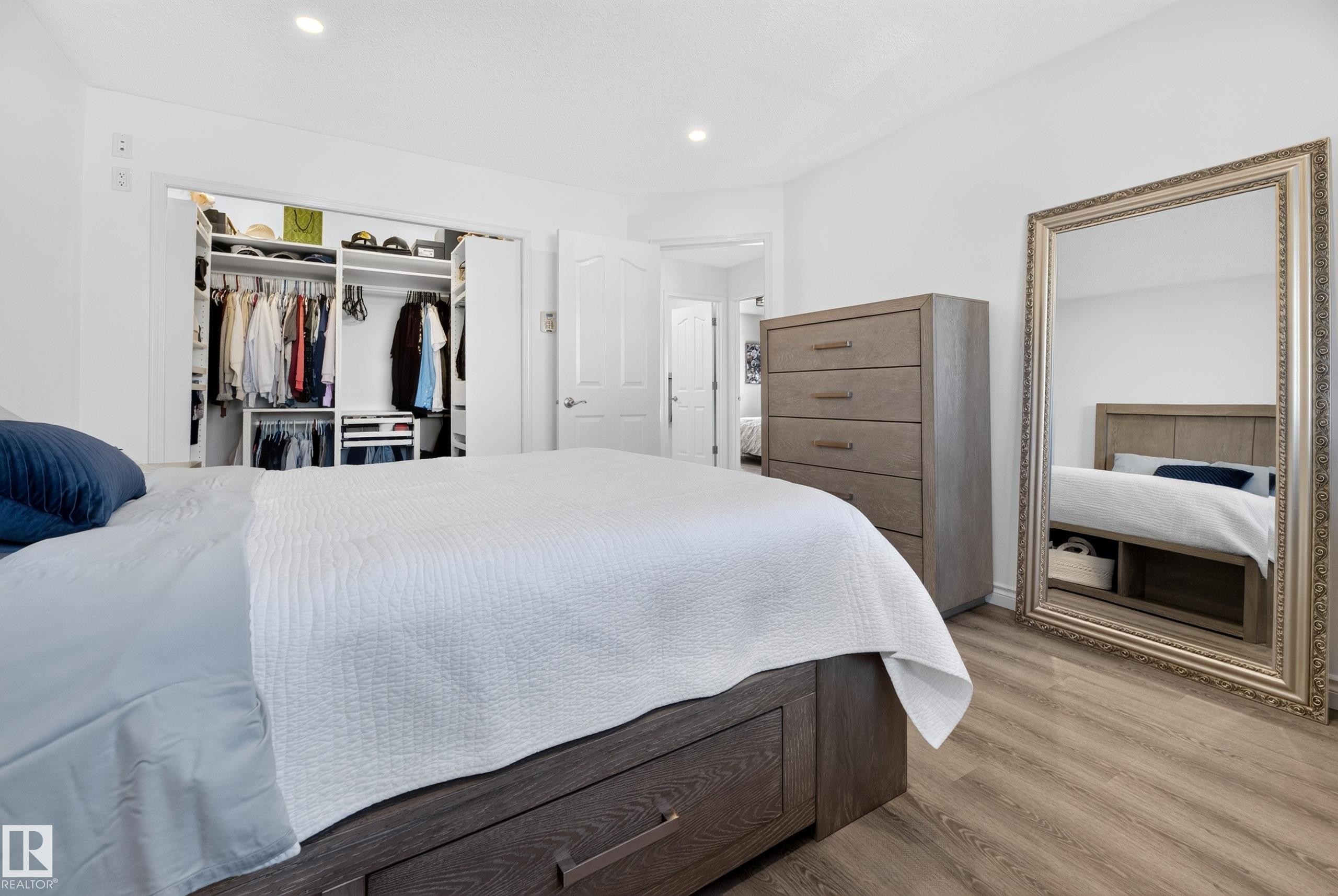 251 River Point(E) Nw, Edmonton, AB - Indoor Photo Showing Bedroom