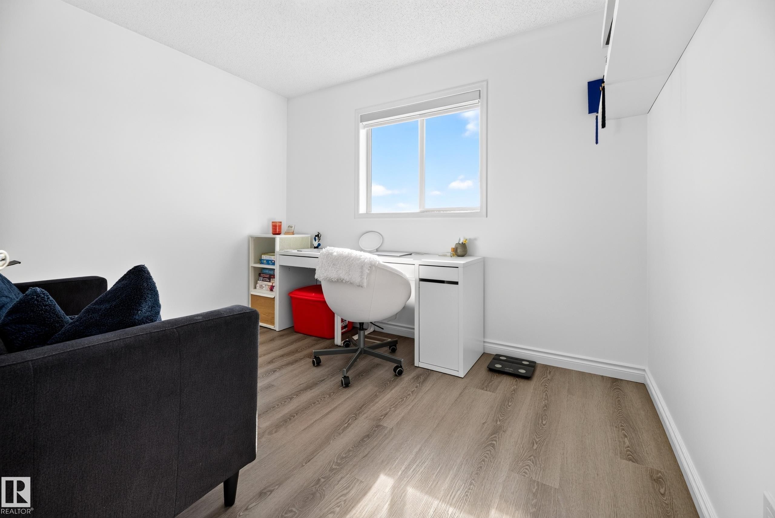 251 River Point(E) Nw, Edmonton, AB - Indoor Photo Showing Office