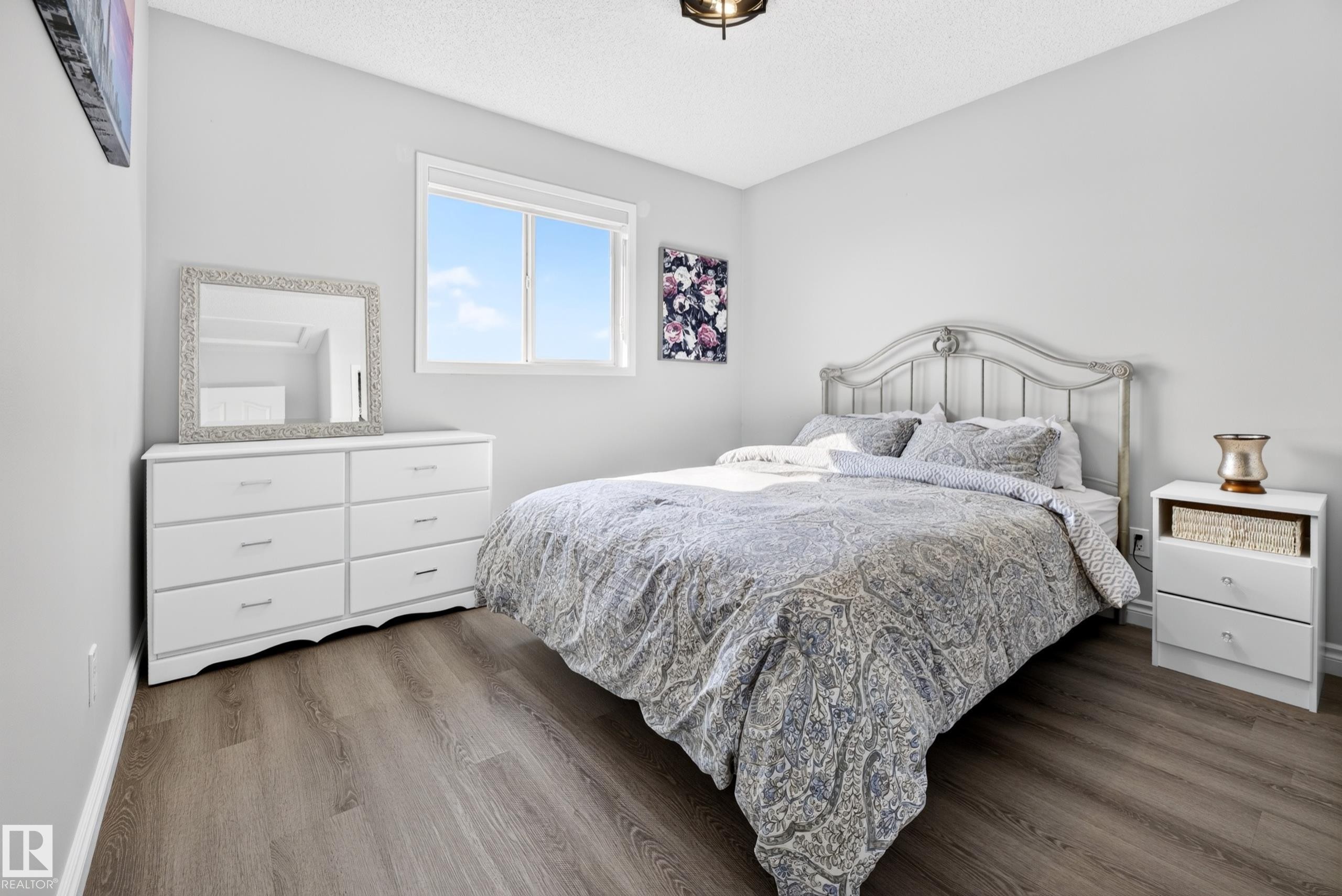 251 River Point(E) Nw, Edmonton, AB - Indoor Photo Showing Bedroom