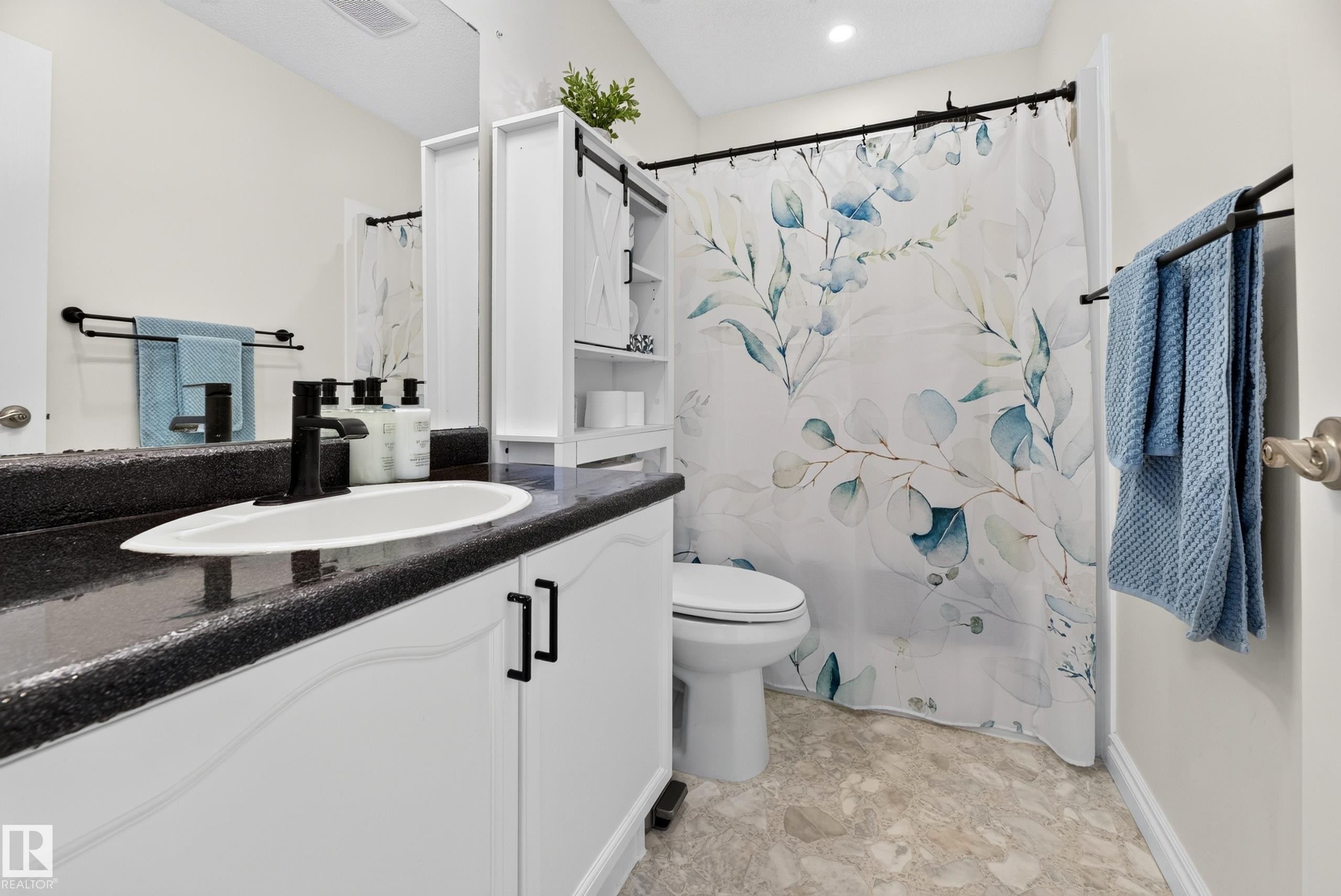 251 River Point(E) Nw, Edmonton, AB - Indoor Photo Showing Bathroom