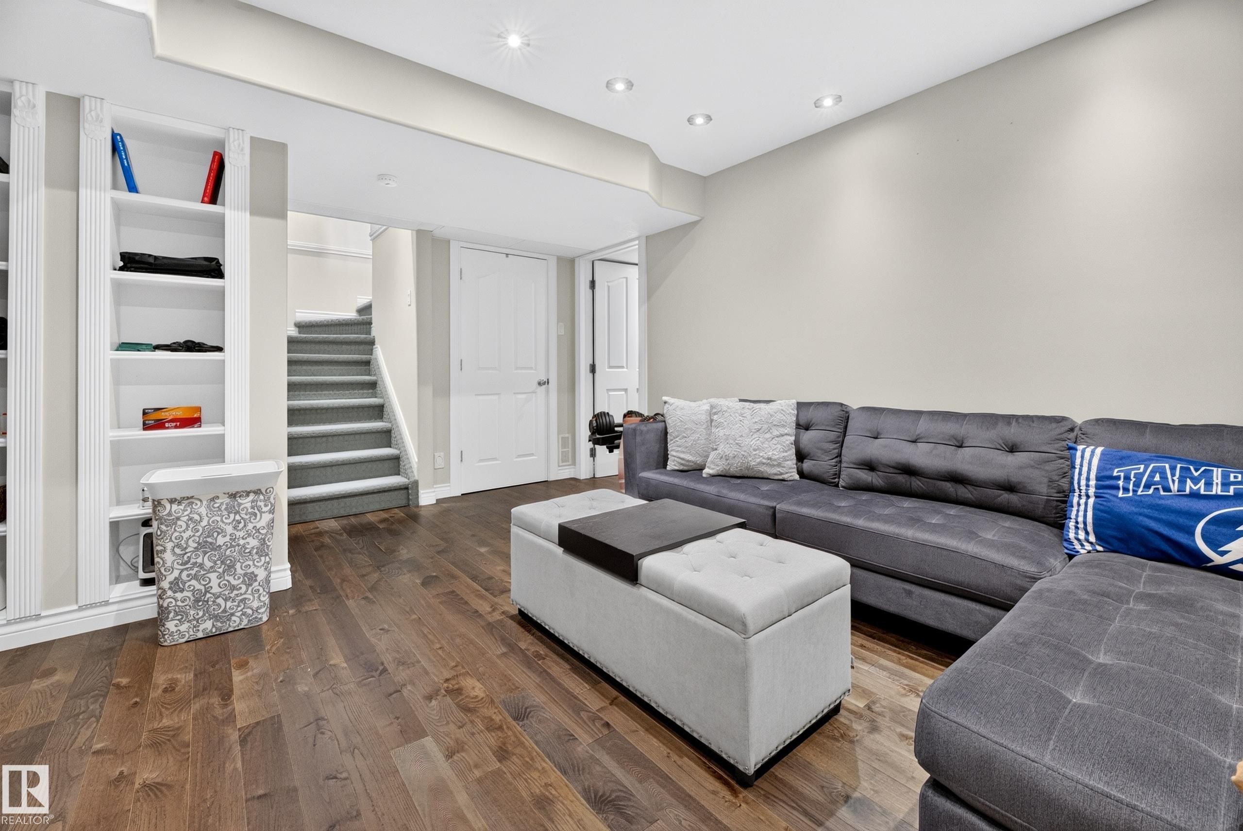 251 River Point(E) Nw, Edmonton, AB - Indoor Photo Showing Living Room