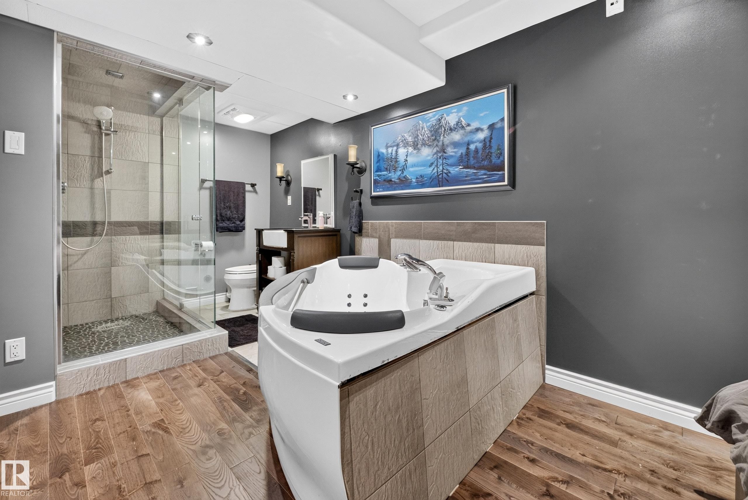 251 River Point(E) Nw, Edmonton, AB - Indoor Photo Showing Bathroom