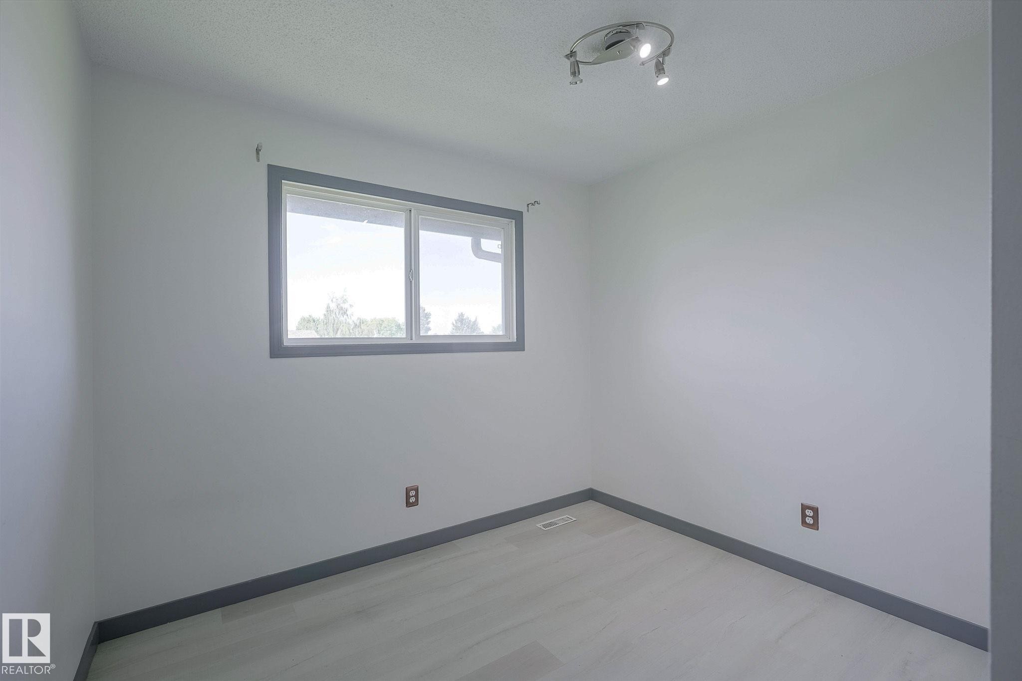 894 Millbourne Road E, Edmonton, AB