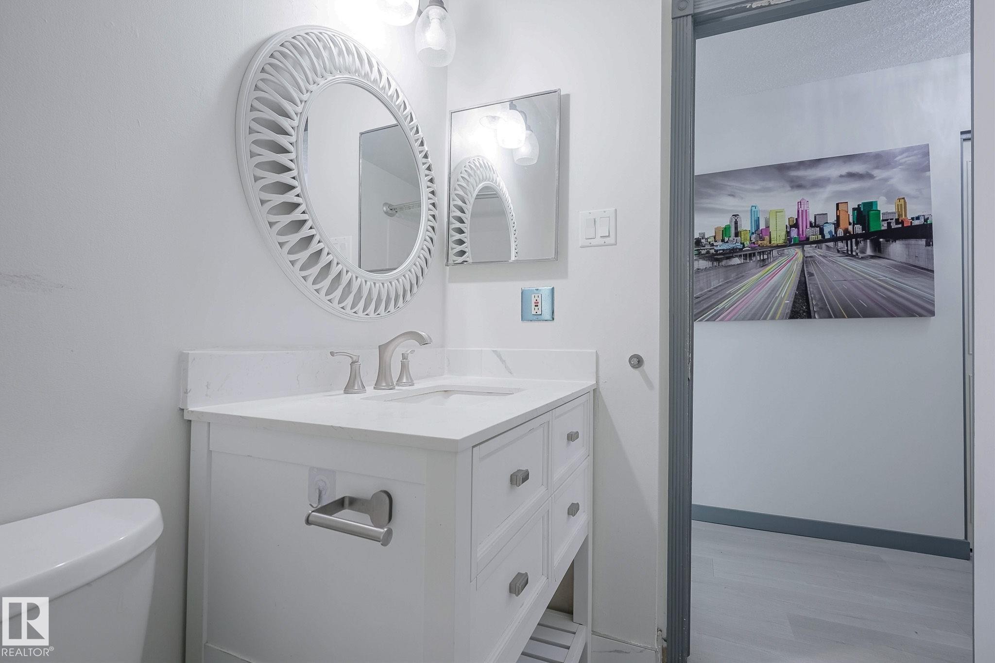 894 Millbourne Road Nw, Edmonton, AB - Indoor Photo Showing Bathroom