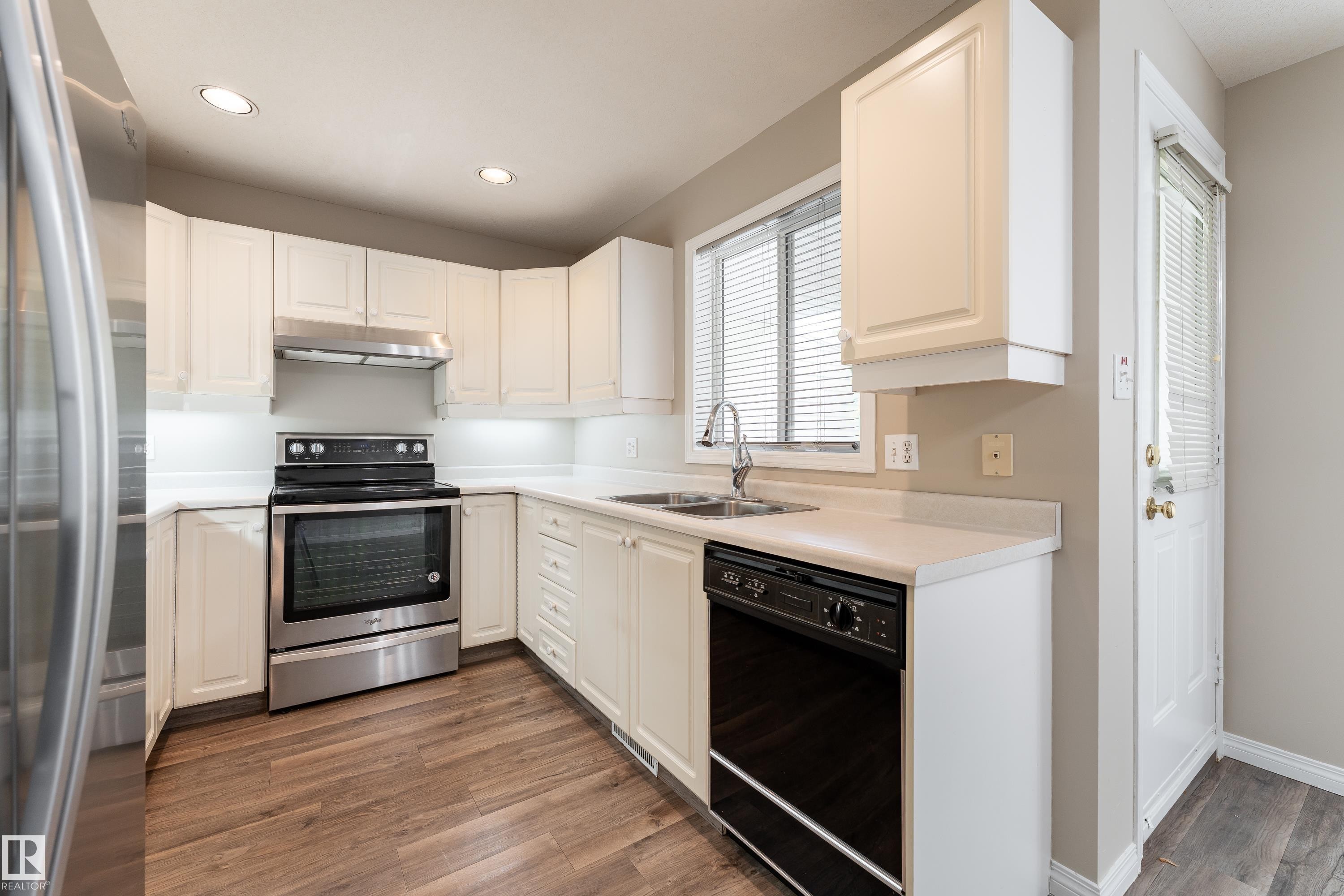 3 9703 174 Street, Edmonton, AB