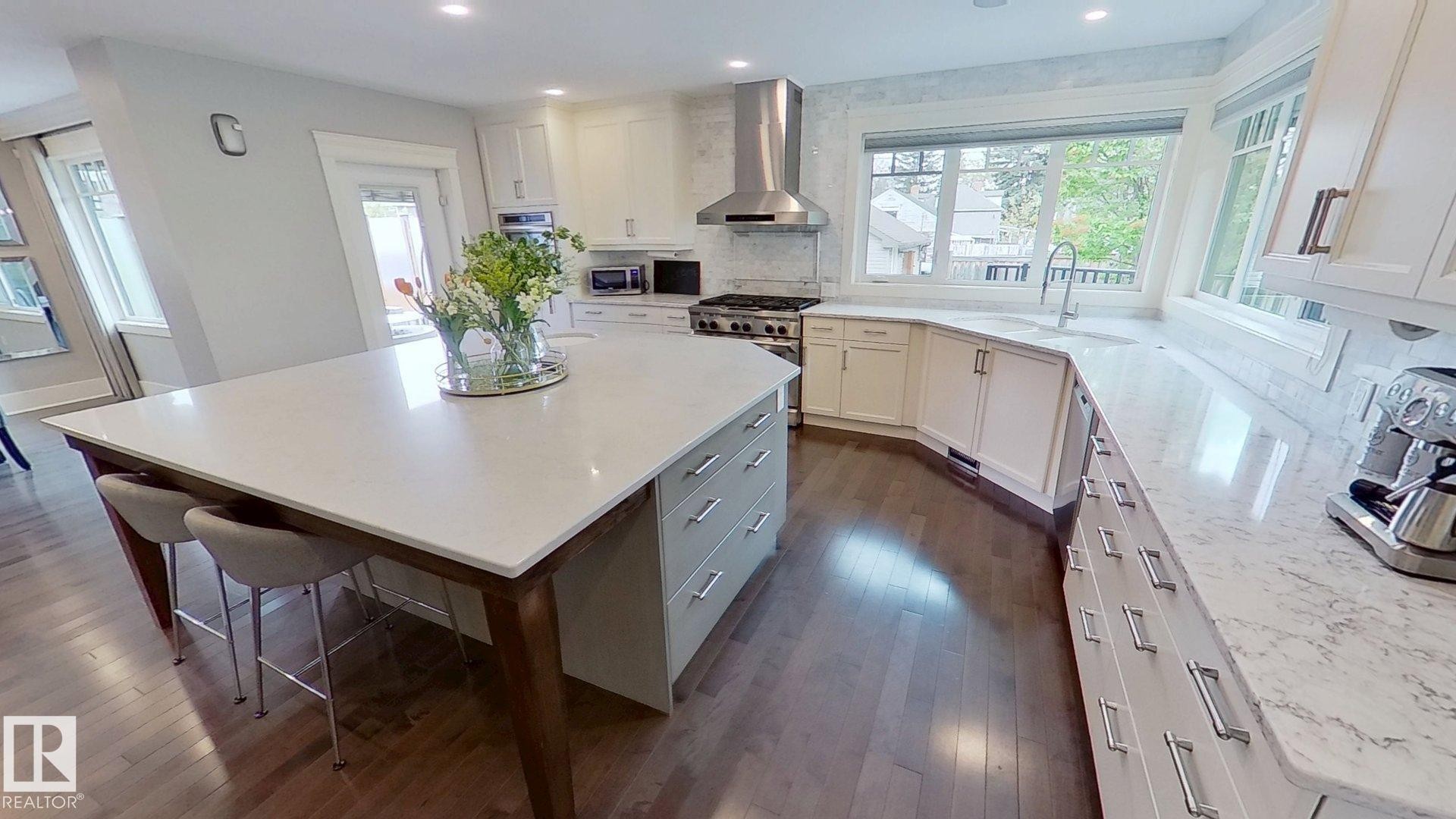 11313 127 Street Nw, Edmonton, AB - Indoor