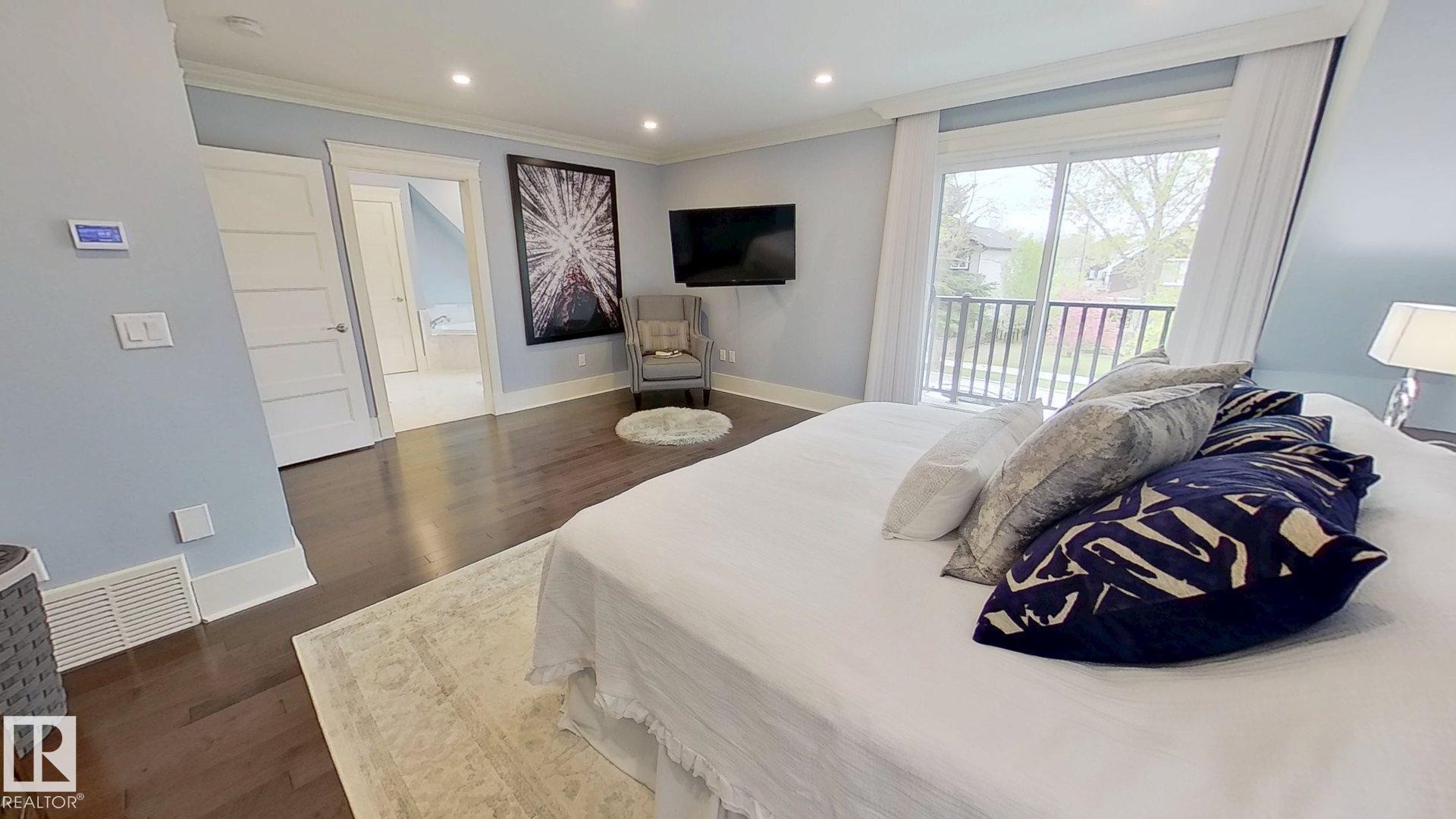 11313 127 Street Nw, Edmonton, AB - Indoor Photo Showing Bedroom