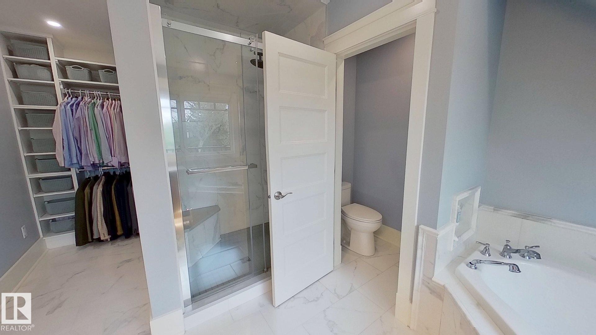 11313 127 Street Nw, Edmonton, AB - Indoor Photo Showing Bathroom