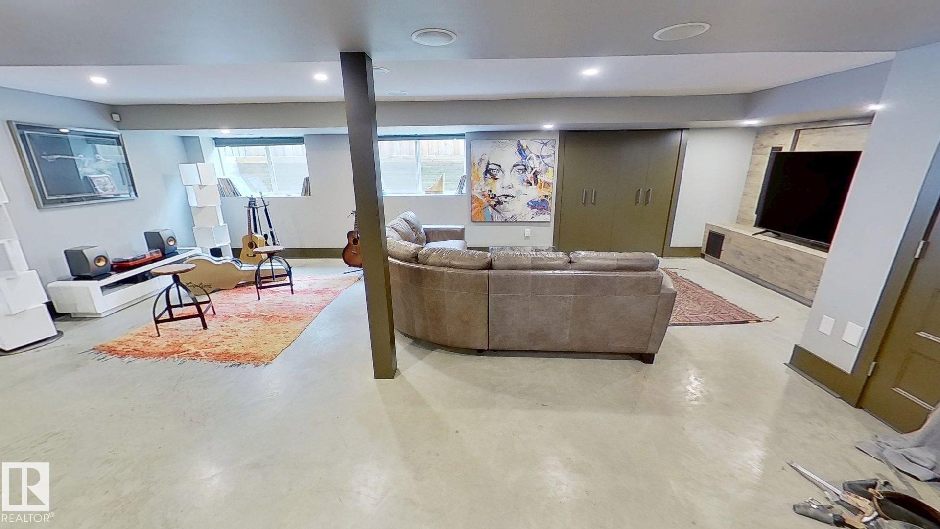 11313 127 Street Nw, Edmonton, AB - Indoor