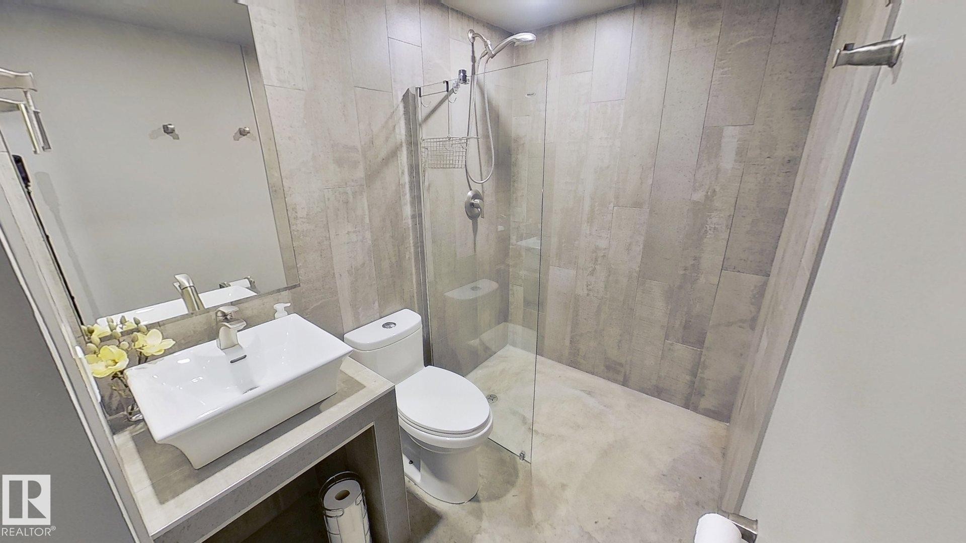 11313 127 Street Nw, Edmonton, AB - Indoor Photo Showing Bathroom