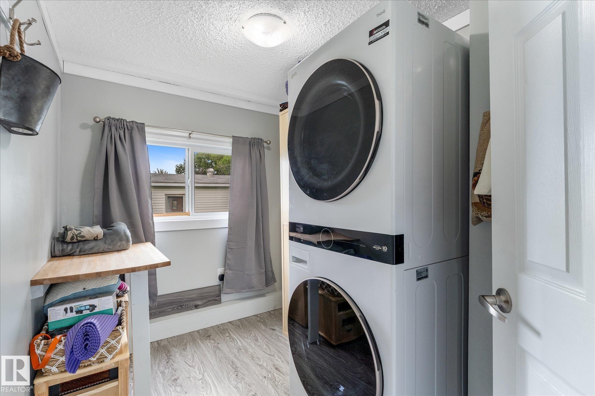 #9 305 Calahoo Rd, Spruce Grove, AB - Indoor Photo Showing Laundry Room