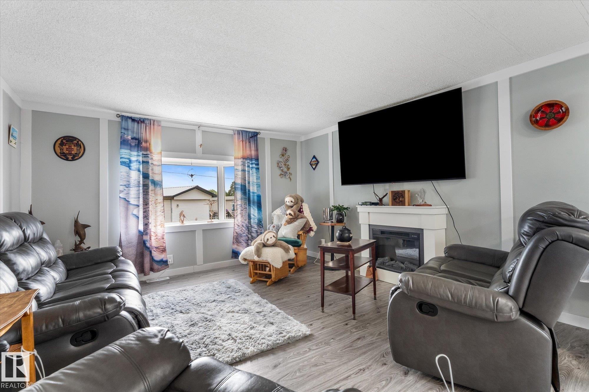 #9 305 Calahoo Rd, Spruce Grove, AB - Indoor Photo Showing Living Room With Fireplace