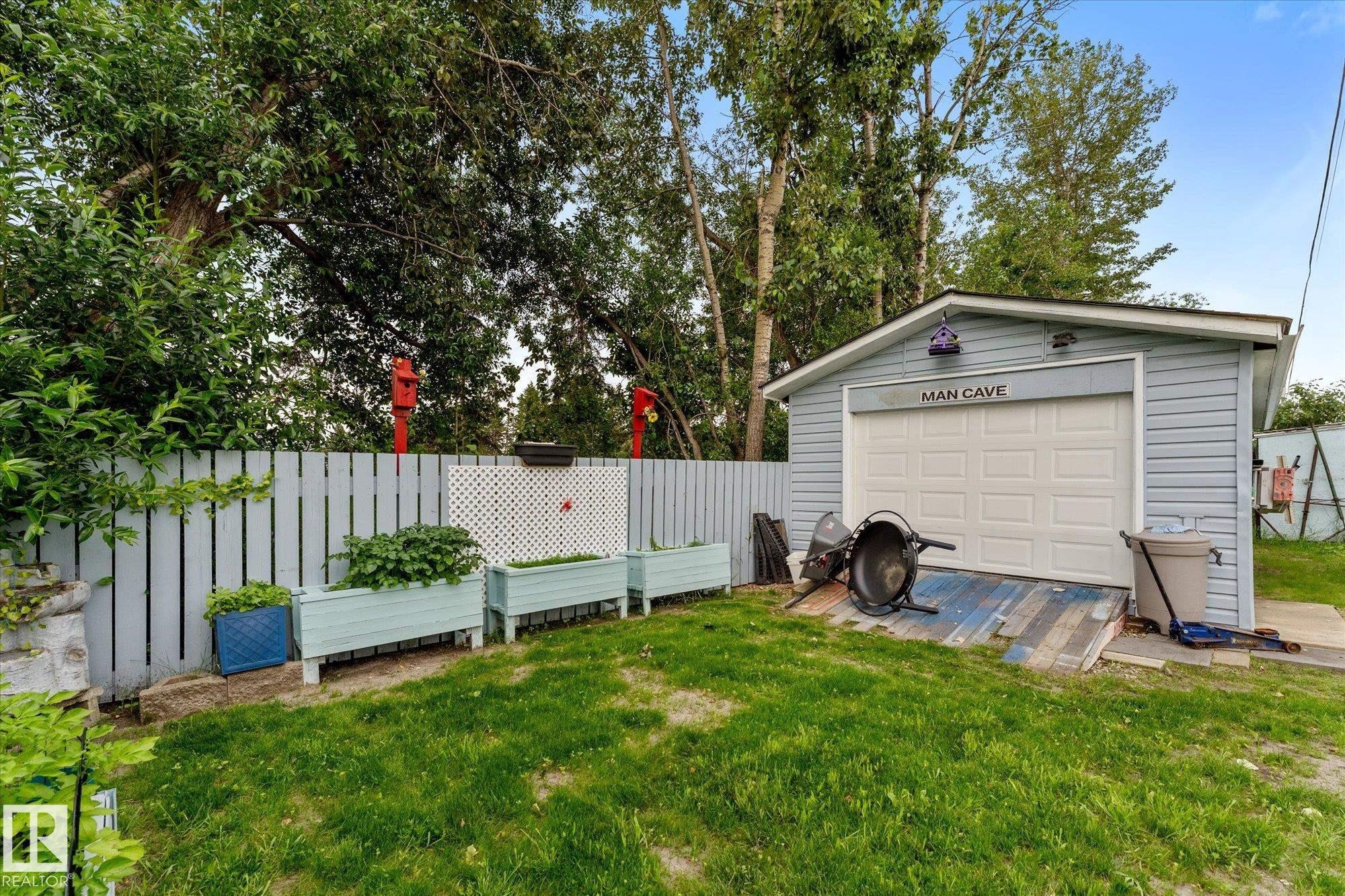#9 305 Calahoo Rd, Spruce Grove, AB - Outdoor