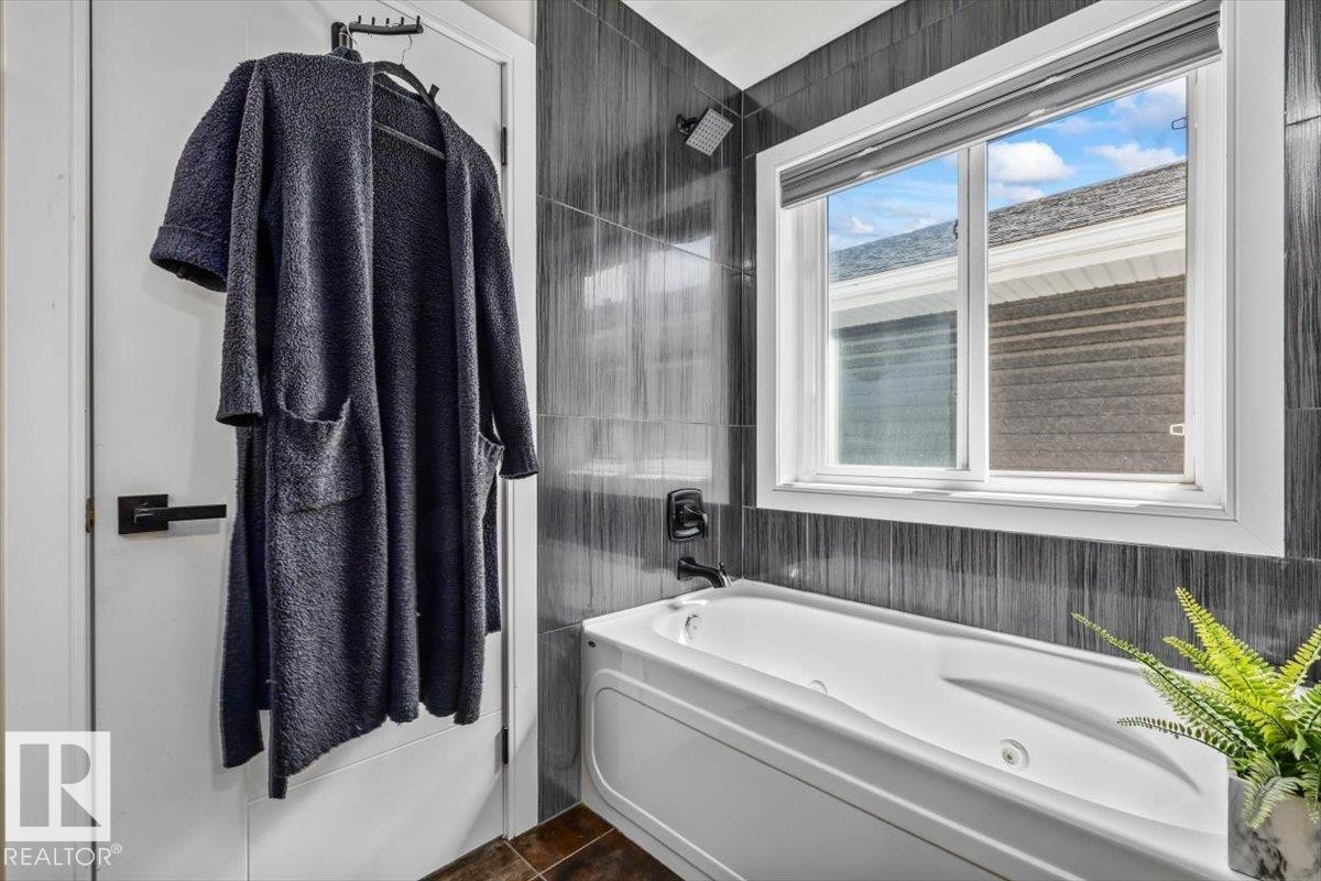 7613 Schmid Crescent Nw, Edmonton, AB