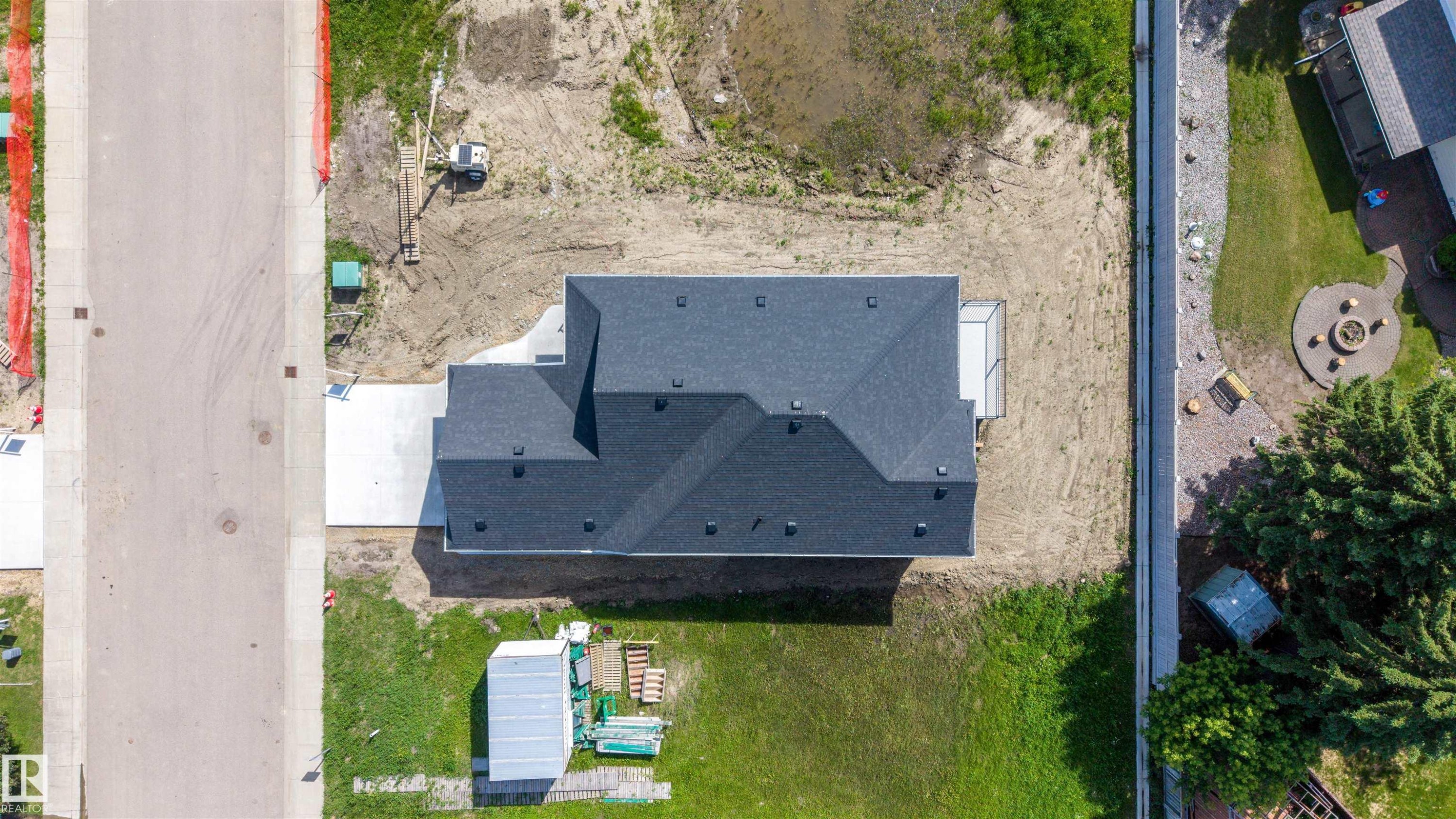 New construction residence featuring a dark shingle roof and a concrete driveway - 39 Elsinore Place, Edmonton, AB