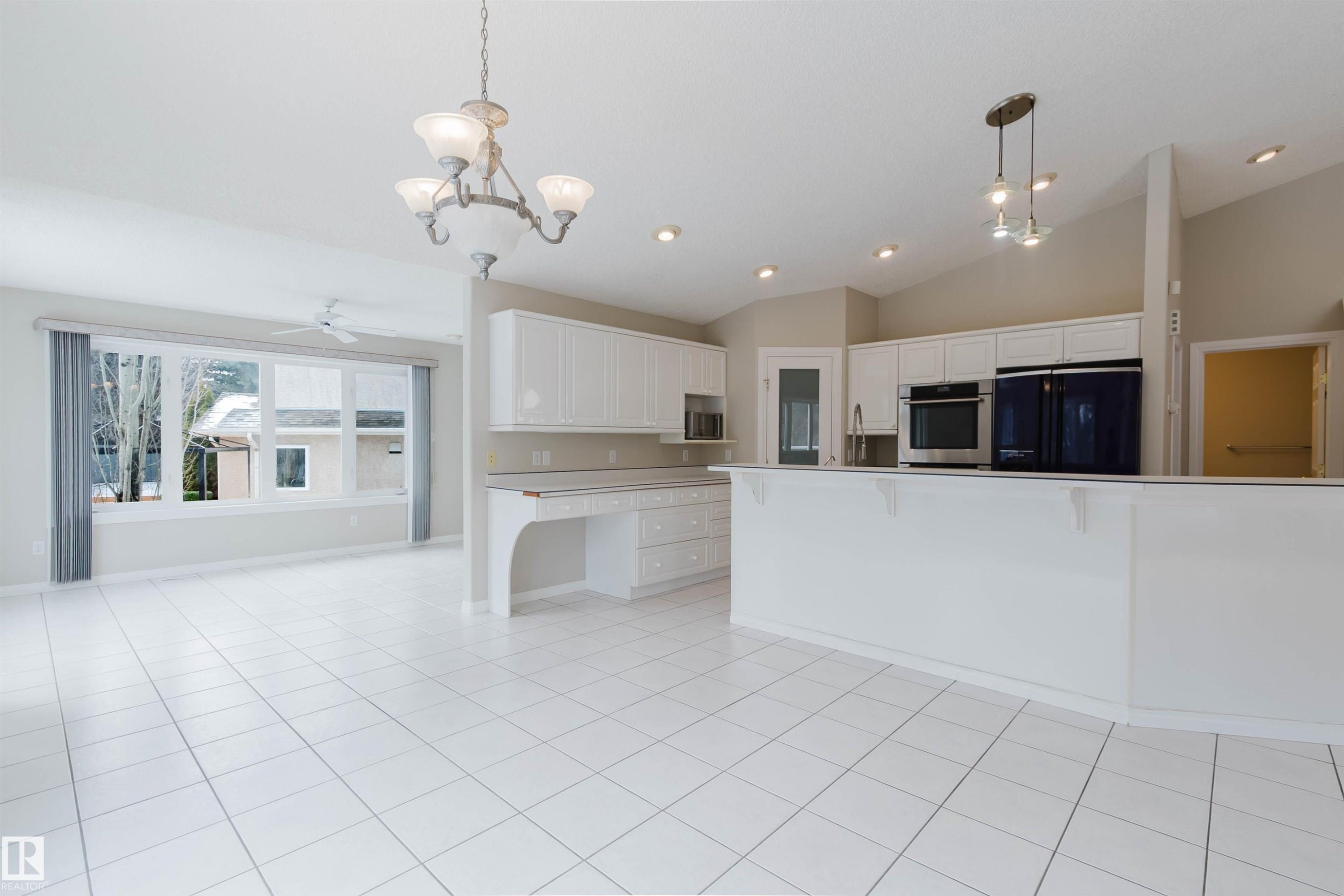 1641 Forbes Way, Edmonton, AB - Indoor Photo Showing Kitchen