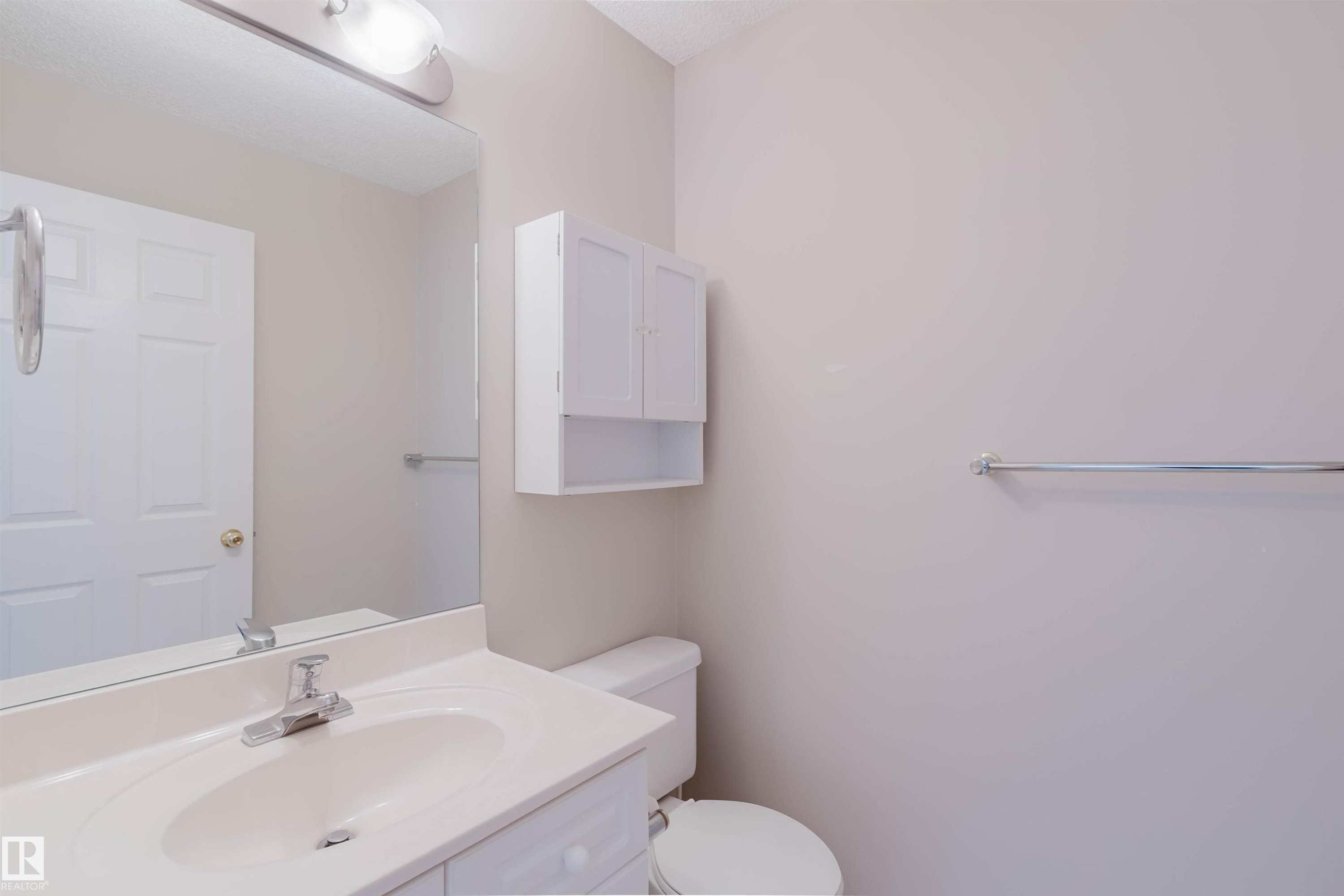 1641 Forbes Way, Edmonton, AB - Indoor Photo Showing Bathroom