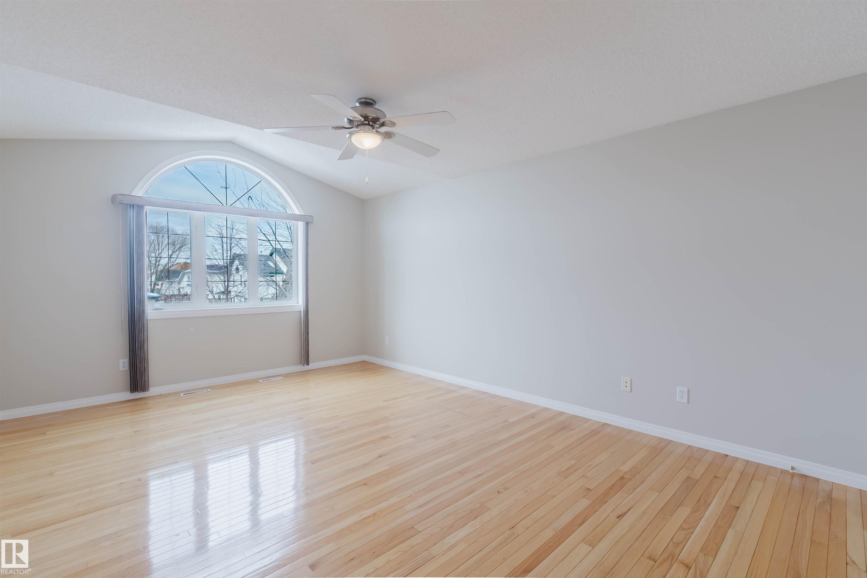 1641 Forbes Way, Edmonton, AB - Indoor Photo Showing Other Room