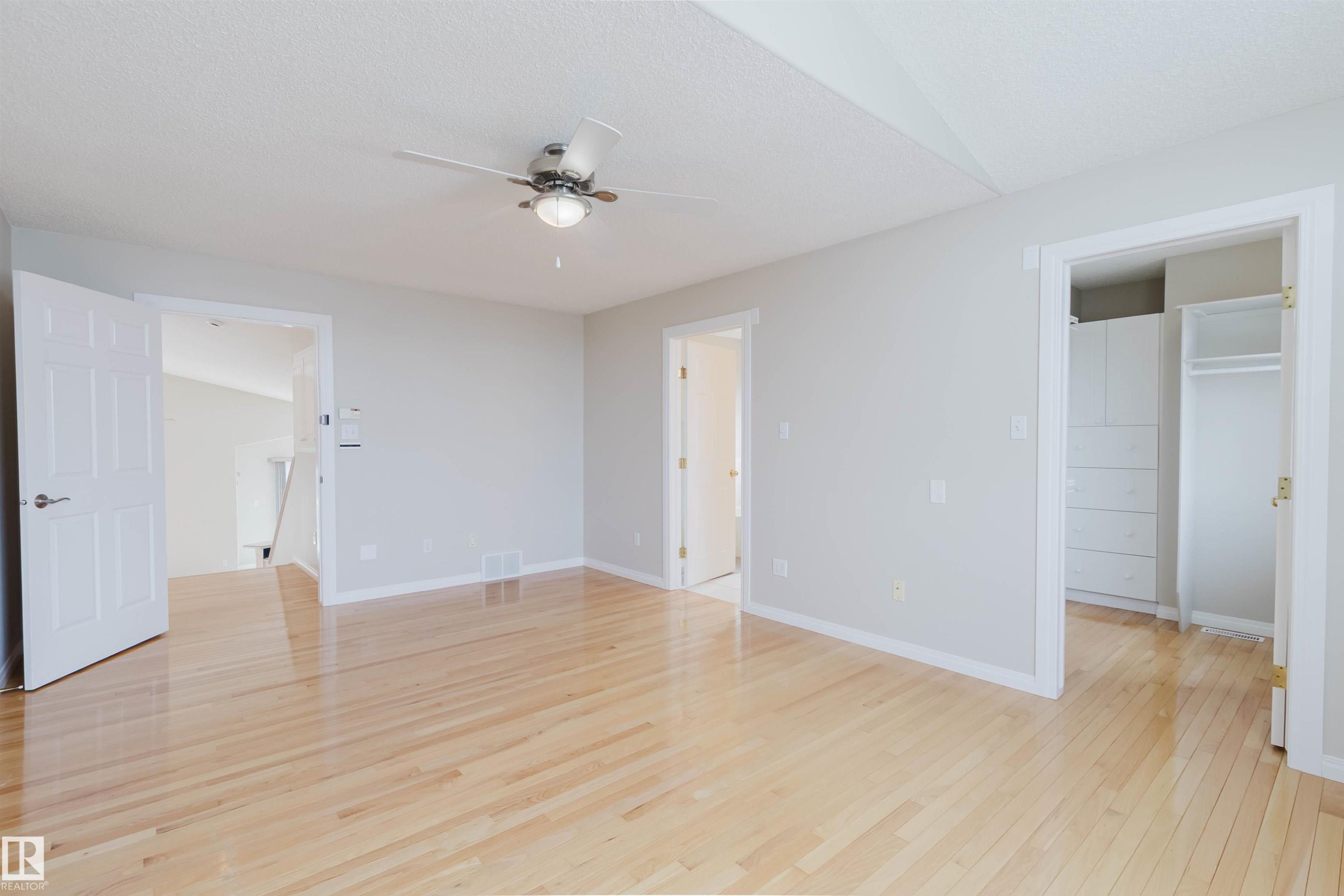 1641 Forbes Way, Edmonton, AB - Indoor Photo Showing Other Room