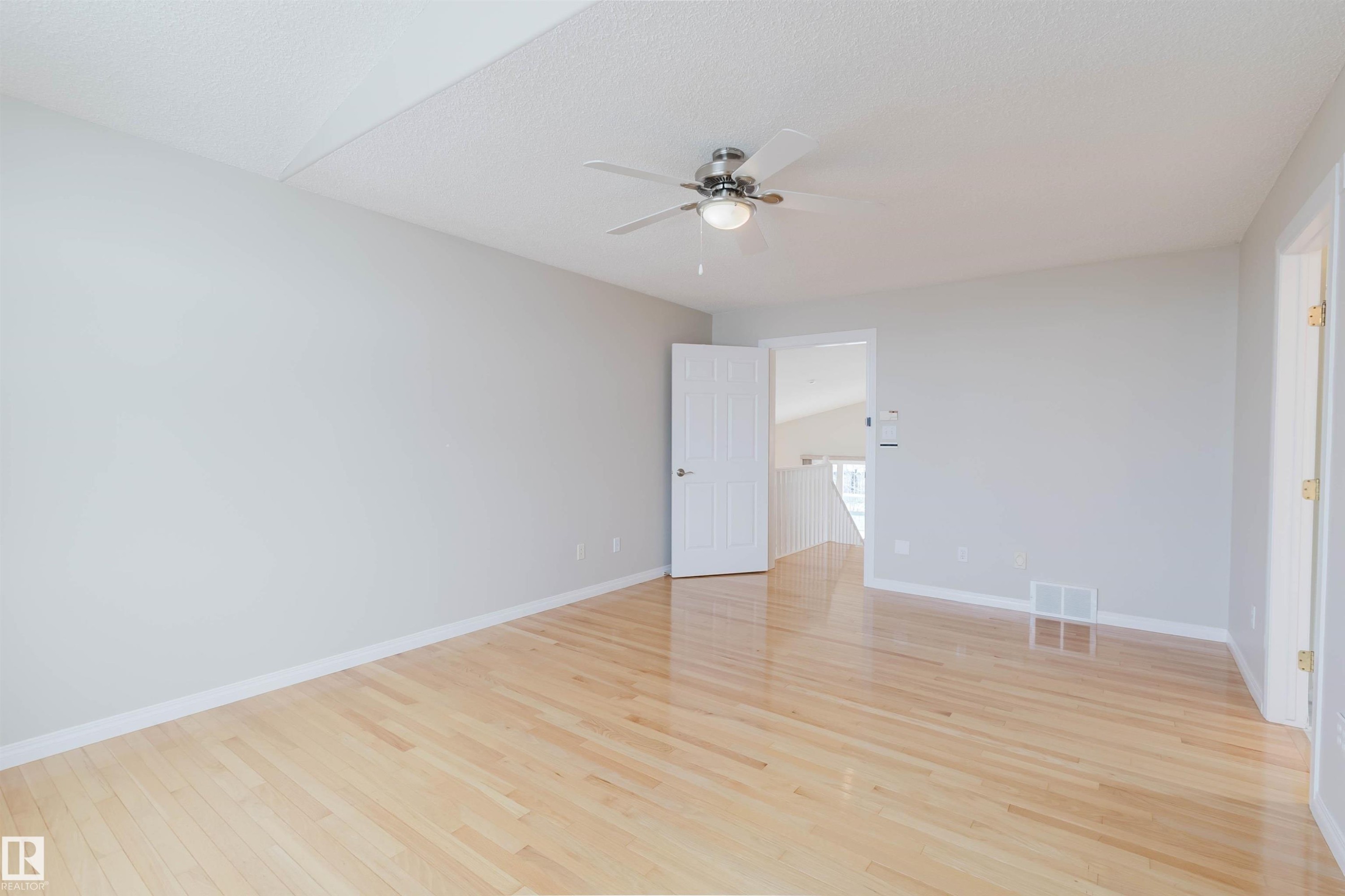 1641 Forbes Way, Edmonton, AB - Indoor Photo Showing Other Room