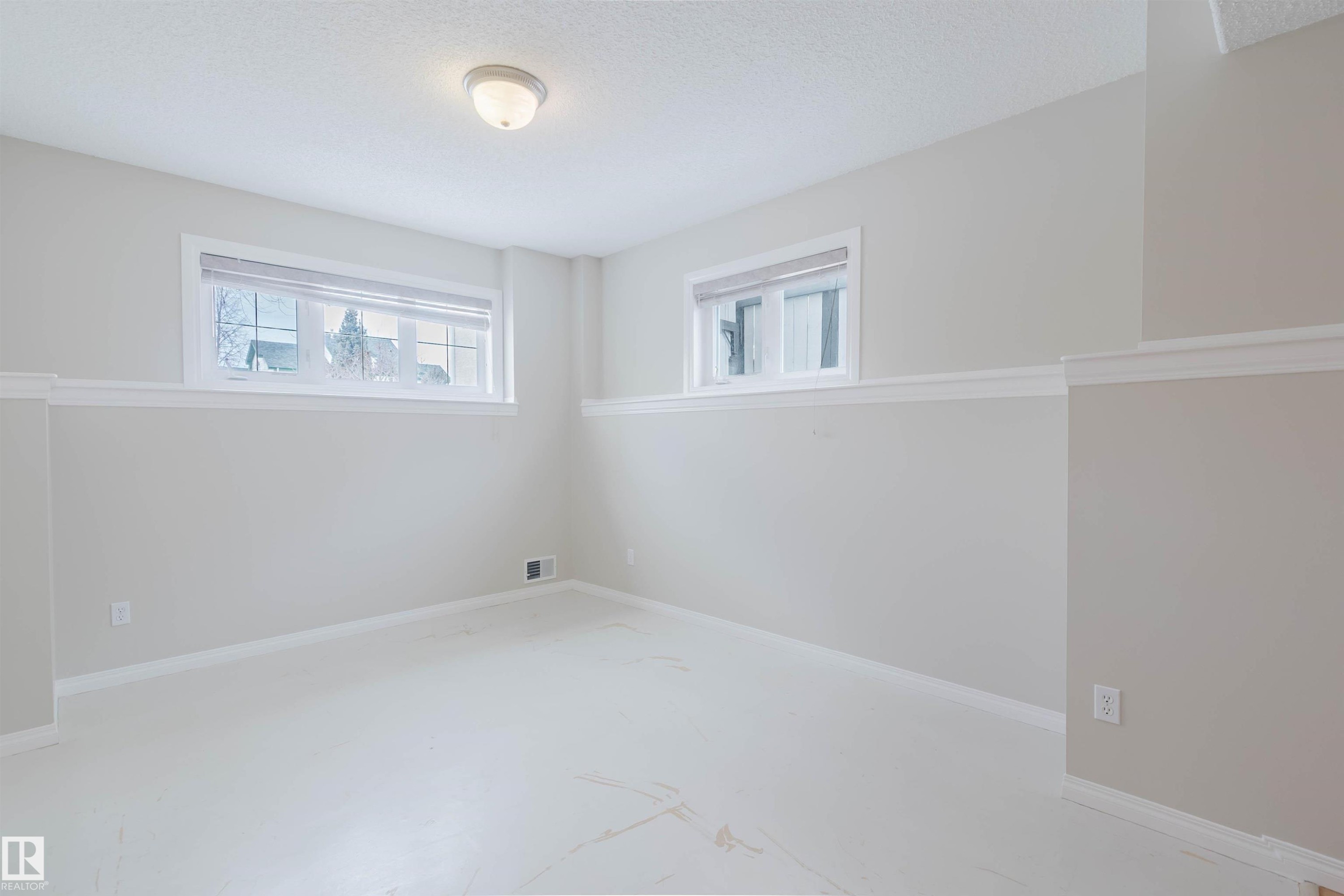 1641 Forbes Way, Edmonton, AB - Indoor Photo Showing Other Room