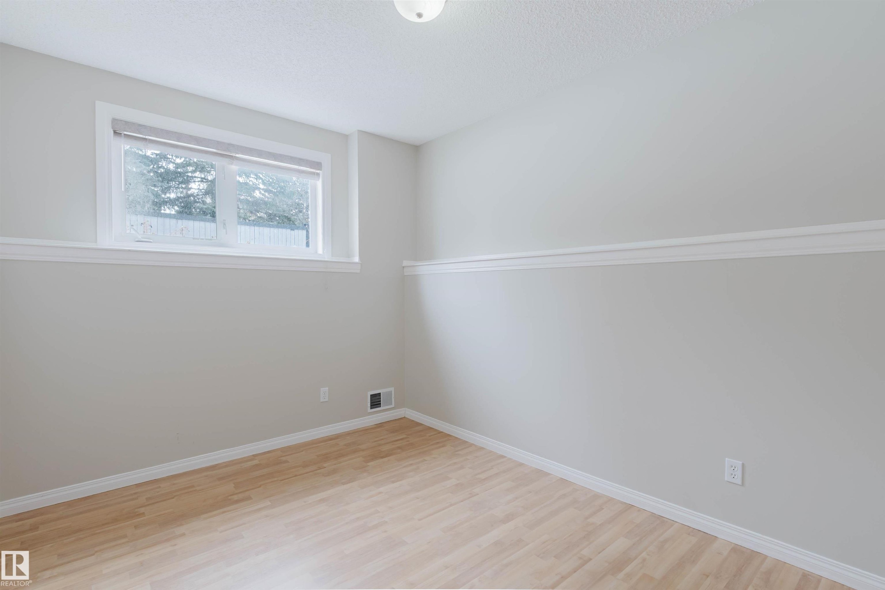 1641 Forbes Way, Edmonton, AB - Indoor Photo Showing Other Room