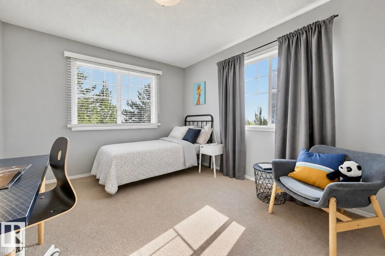 Carpeted room with light gray walls, featuring two windows - 126 2051 Towne Centre Boulevard, Edmonton, AB