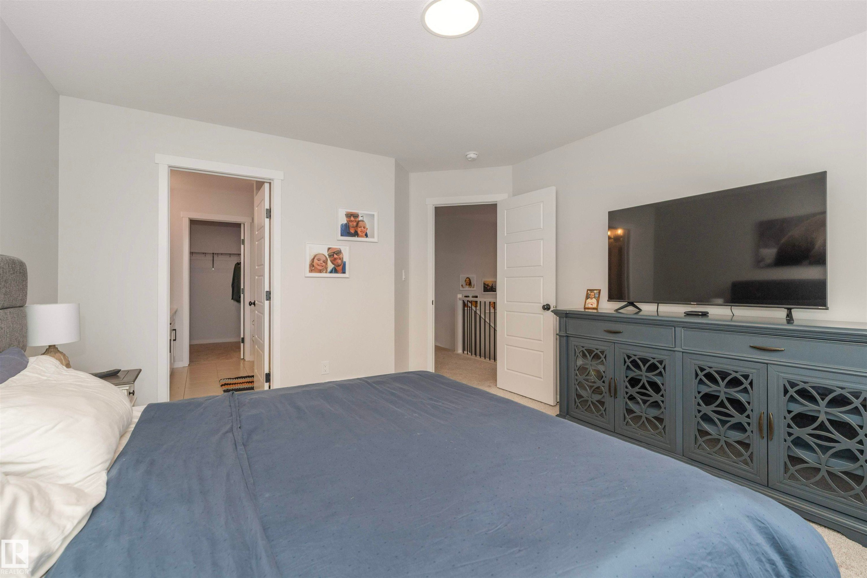 Neutral wall colors complement the carpeted flooring - 102 Horton Way, Ardrossan, AB
