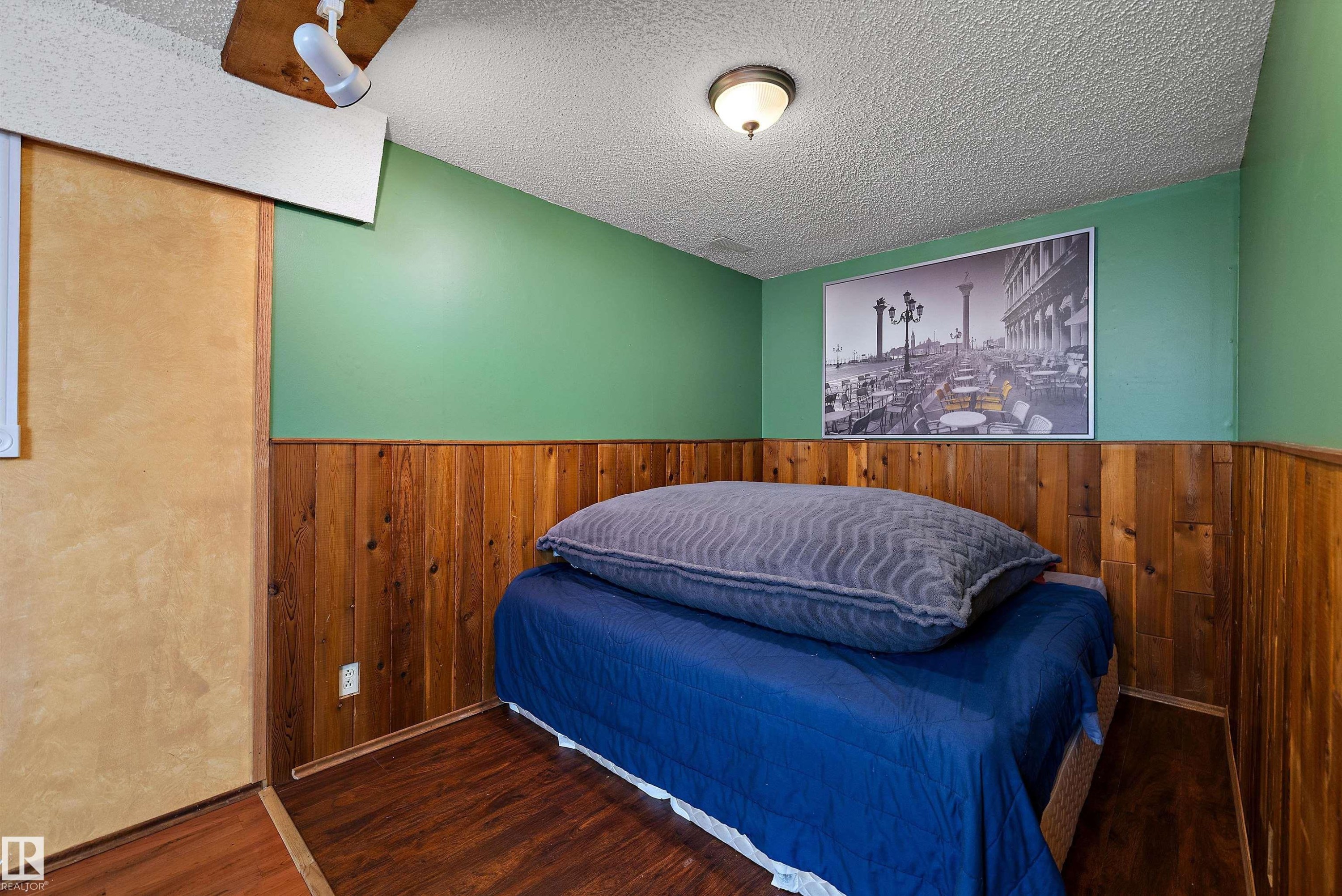 2127 40 Street, Edmonton, AB