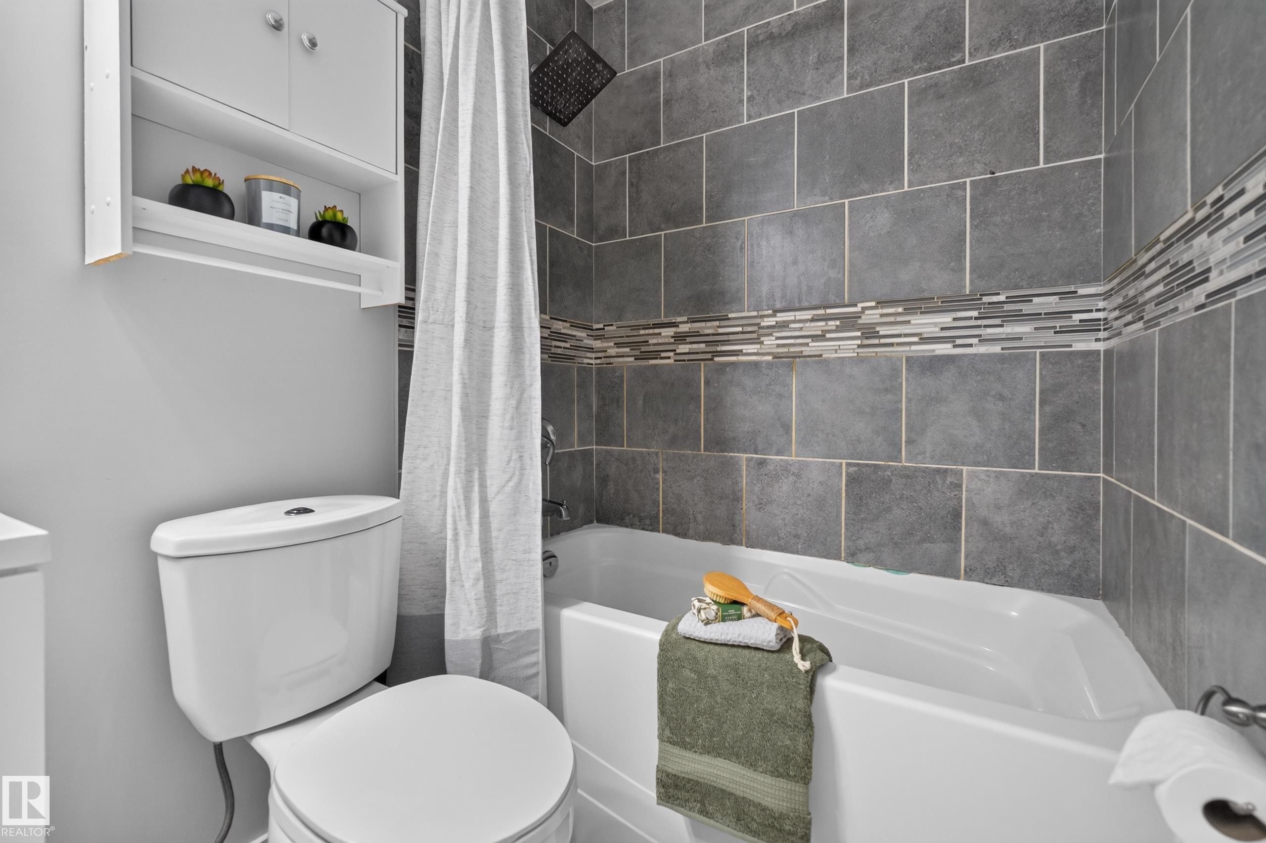 131 Cameron Crescent, Wetaskiwin, AB - Indoor Photo Showing Bathroom