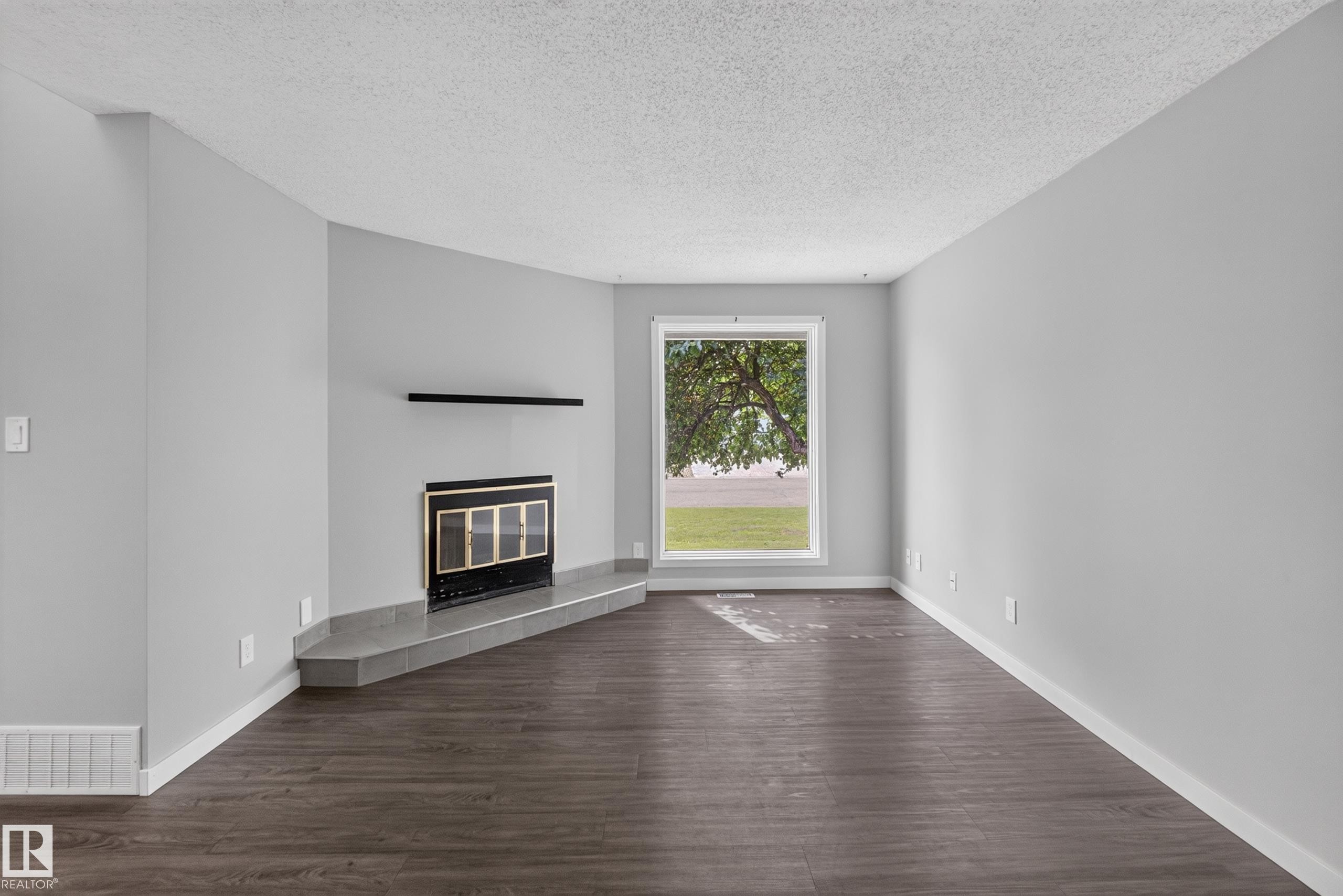 131 Cameron Crescent, Wetaskiwin, AB - Indoor Photo Showing Living Room With Fireplace