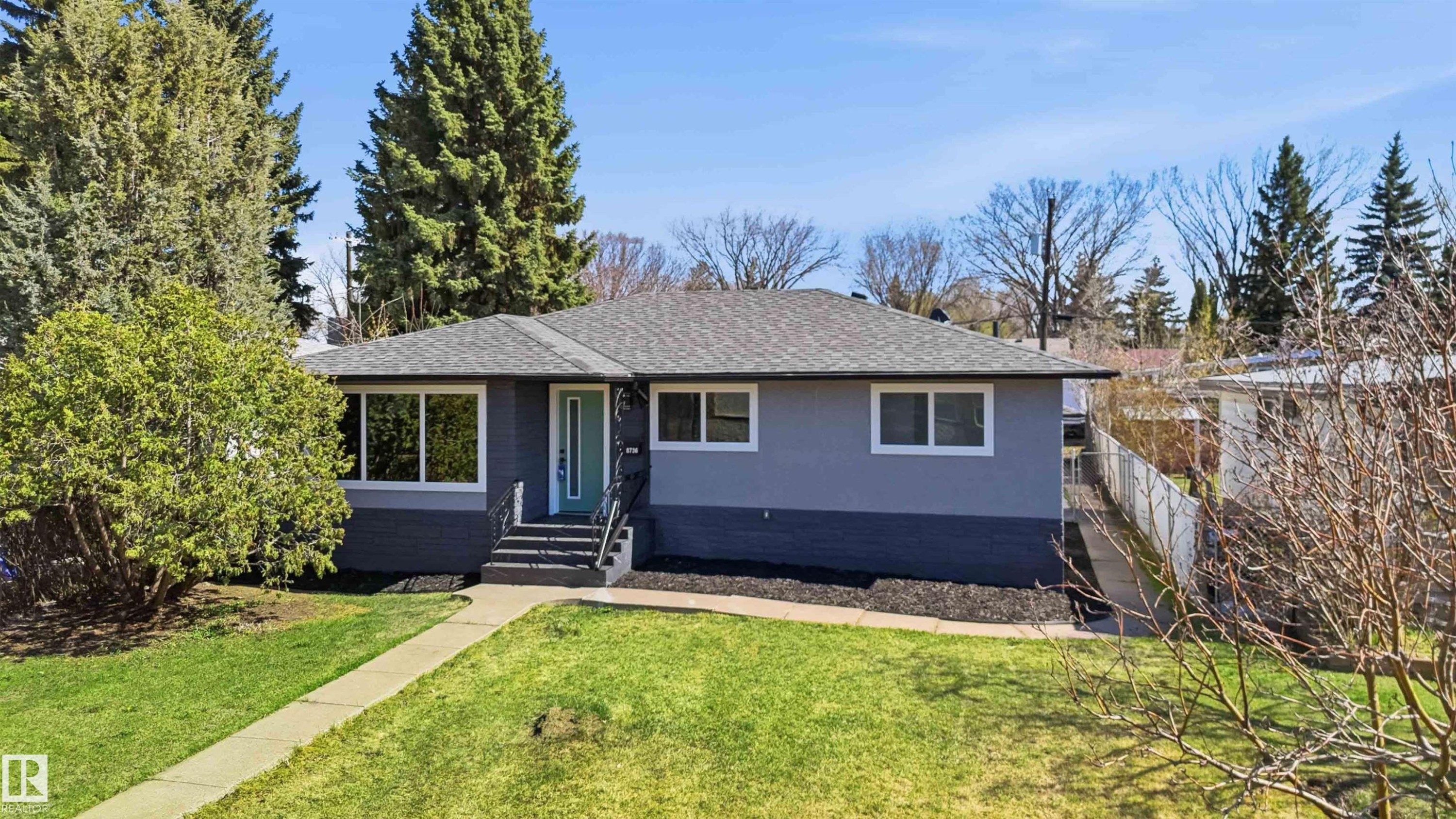 8736 66 Avenue Nw, Edmonton, AB - Outdoor