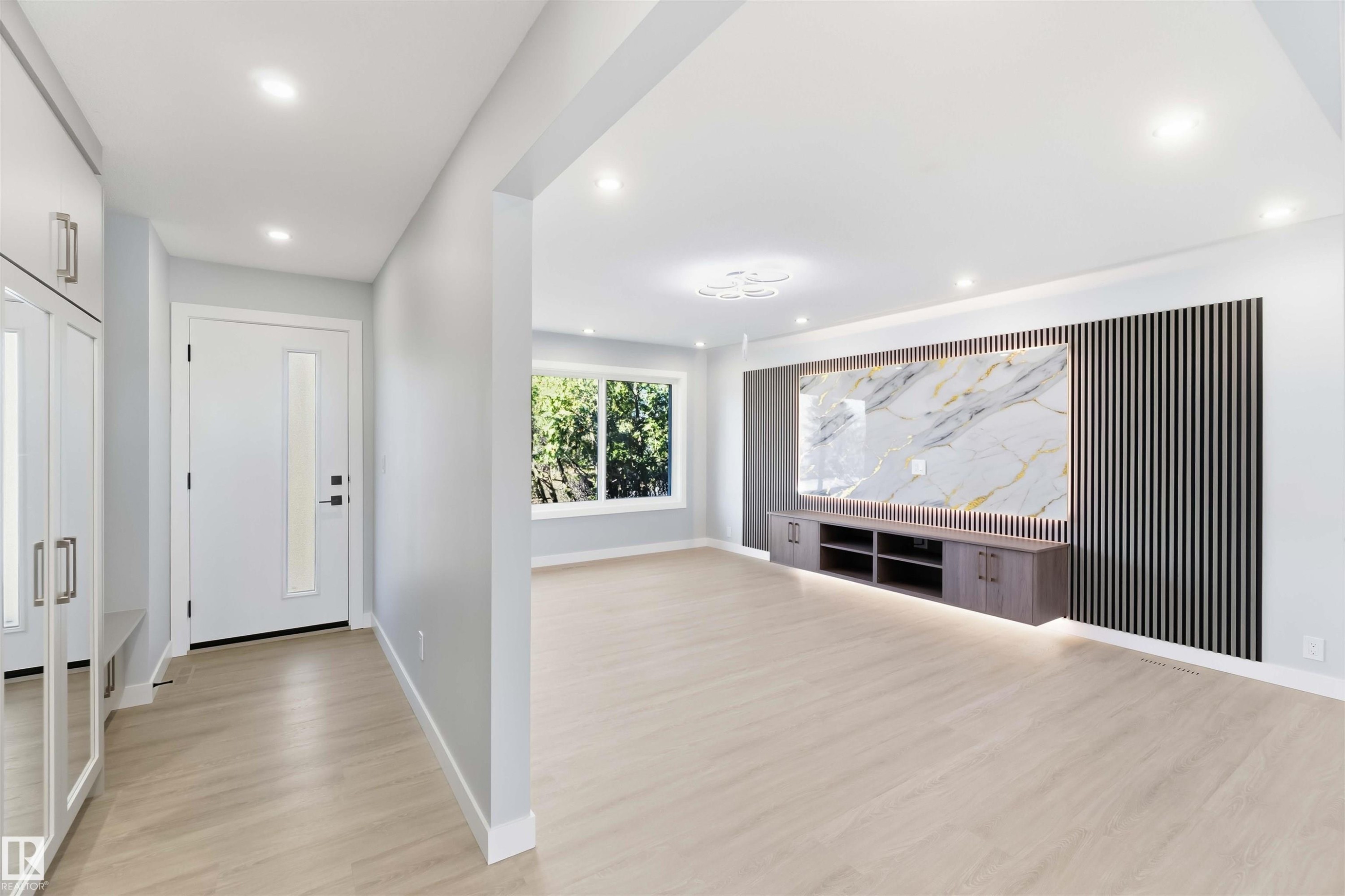 8736 66 Avenue Nw, Edmonton, AB - Indoor Photo Showing Other Room