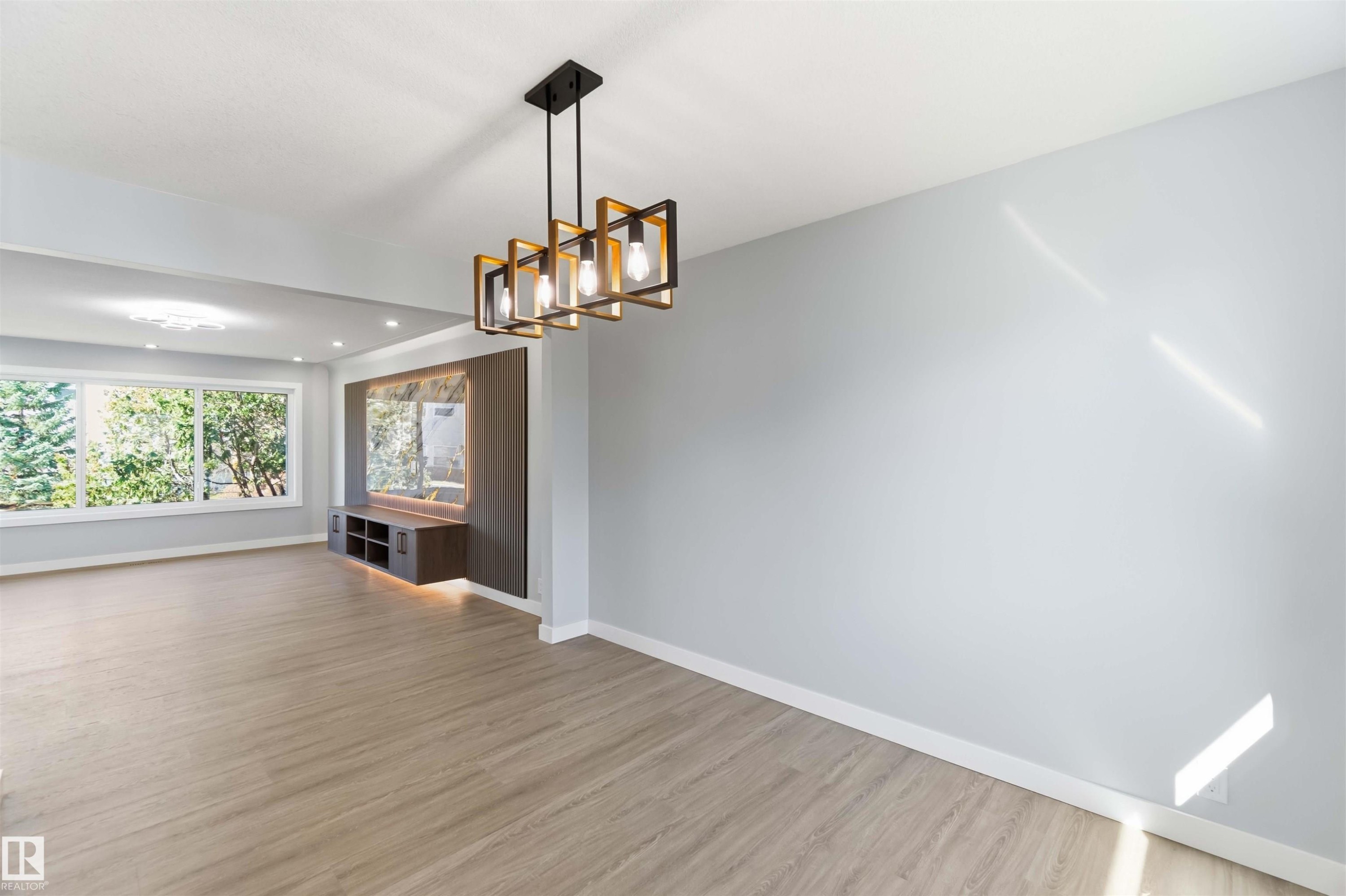 8736 66 Avenue Nw, Edmonton, AB - Indoor Photo Showing Other Room