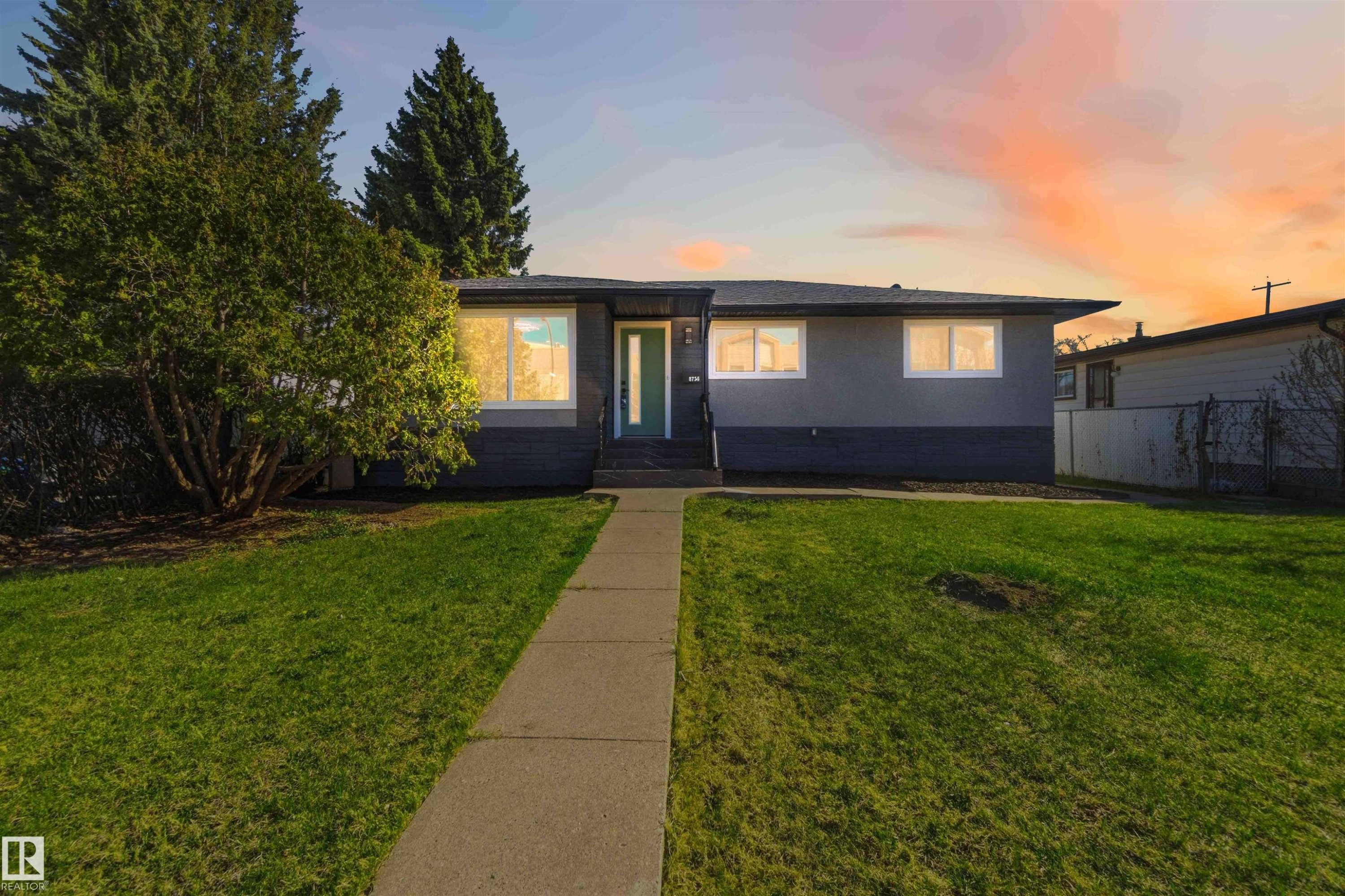 8736 66 Avenue Nw, Edmonton, AB - Outdoor