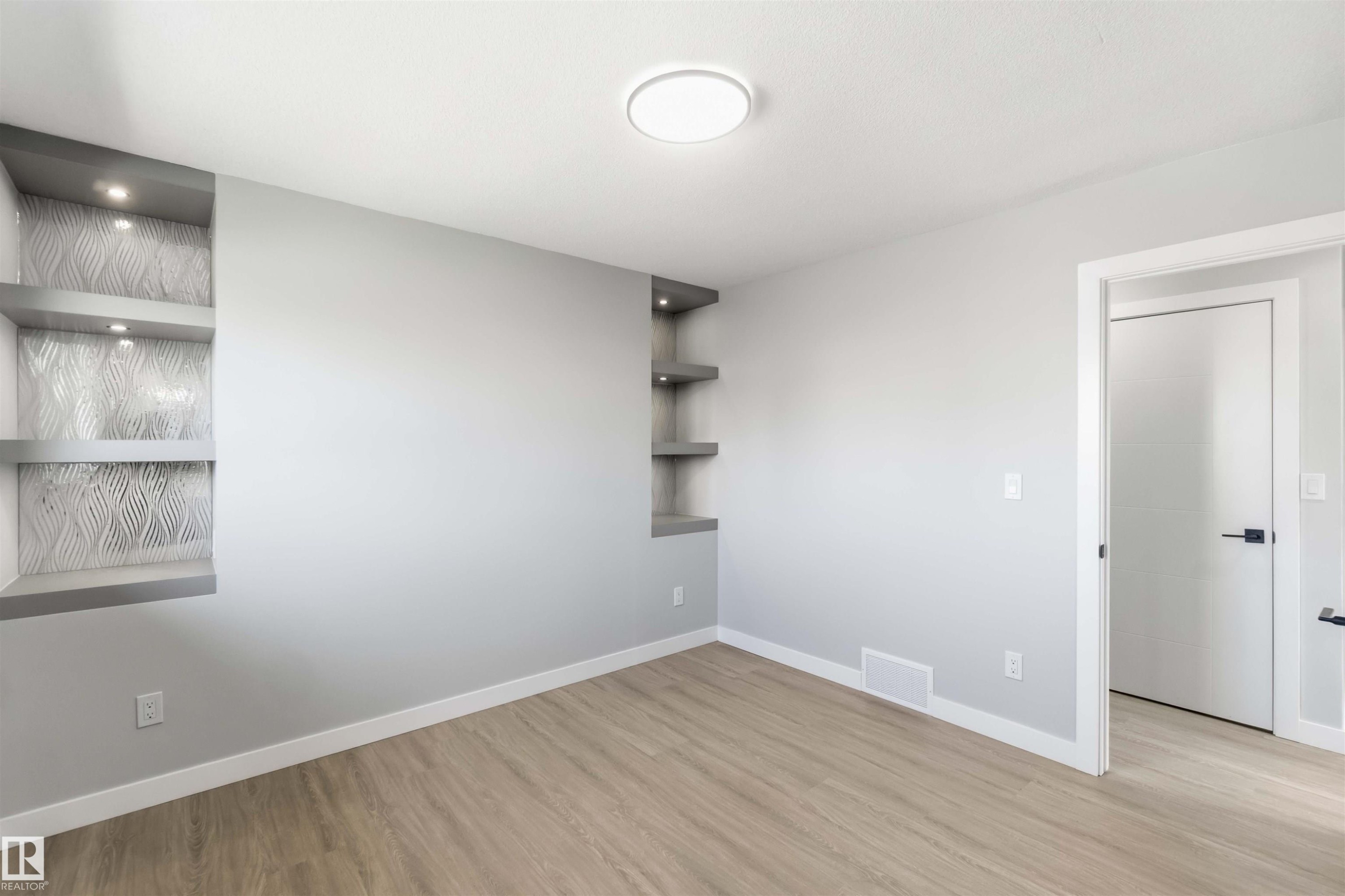 8736 66 Avenue Nw, Edmonton, AB - Indoor Photo Showing Other Room