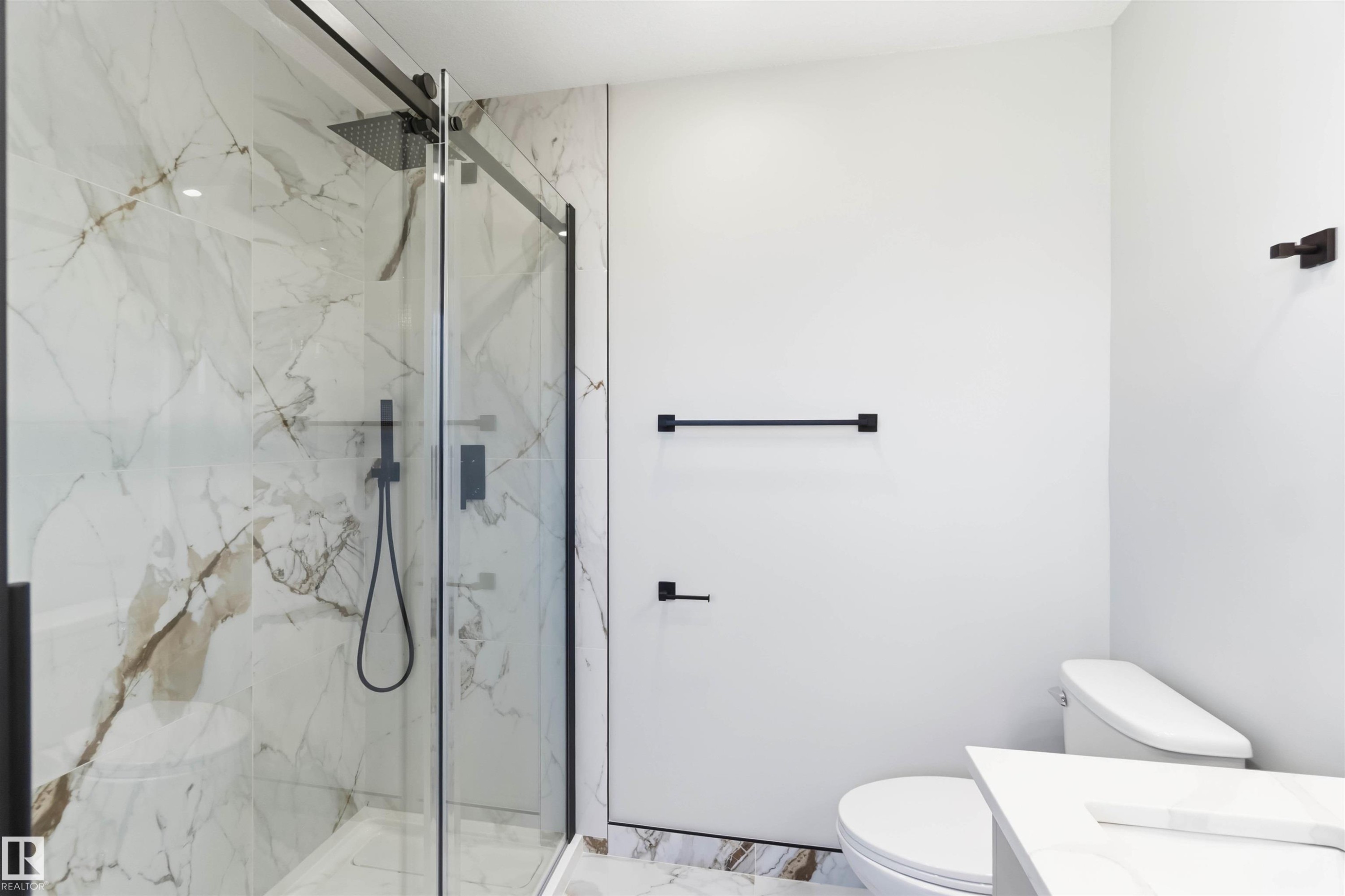 8736 66 Avenue Nw, Edmonton, AB - Indoor Photo Showing Bathroom