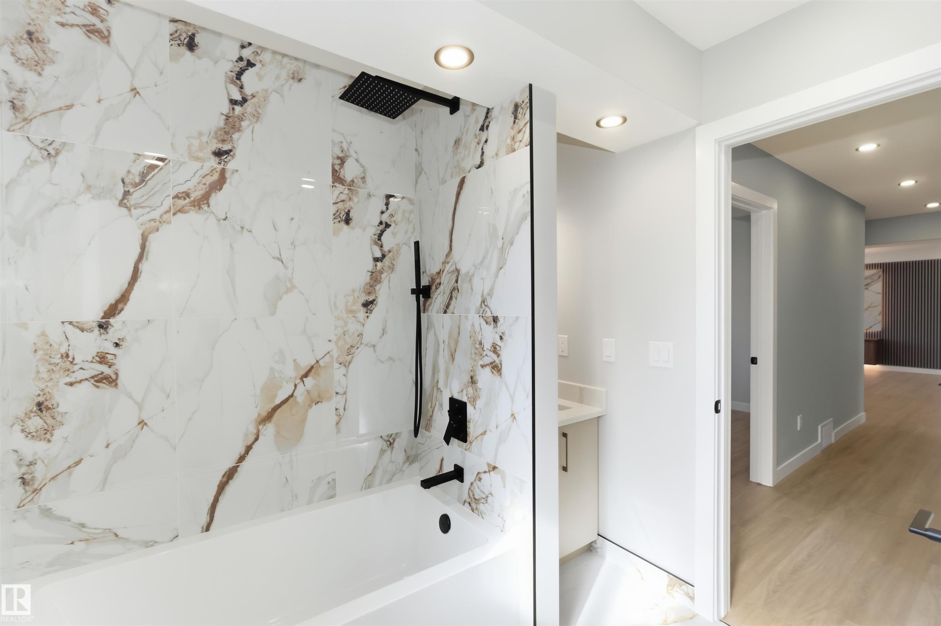 8736 66 Avenue Nw, Edmonton, AB - Indoor Photo Showing Bathroom
