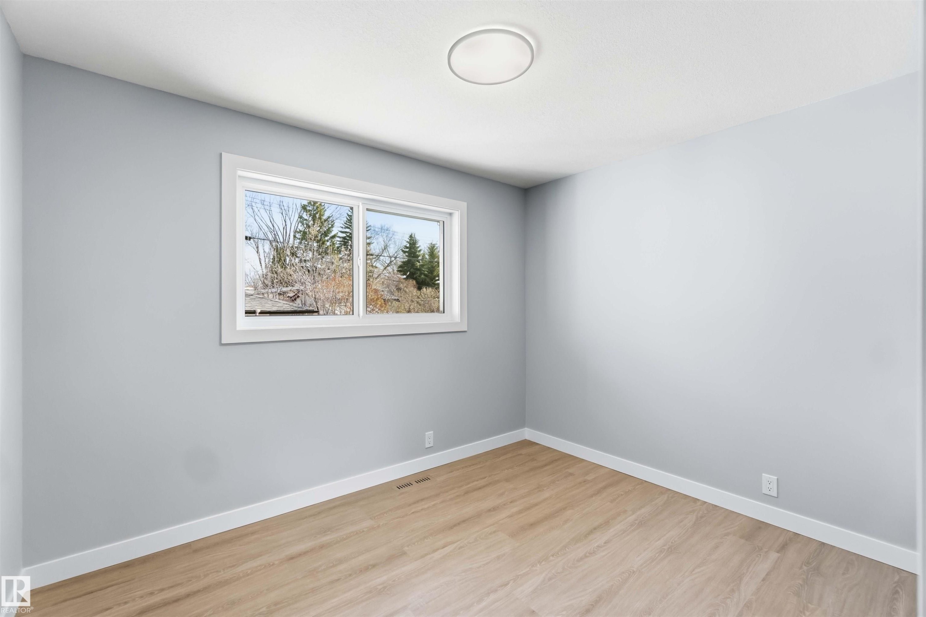 8736 66 Avenue Nw, Edmonton, AB - Indoor Photo Showing Other Room
