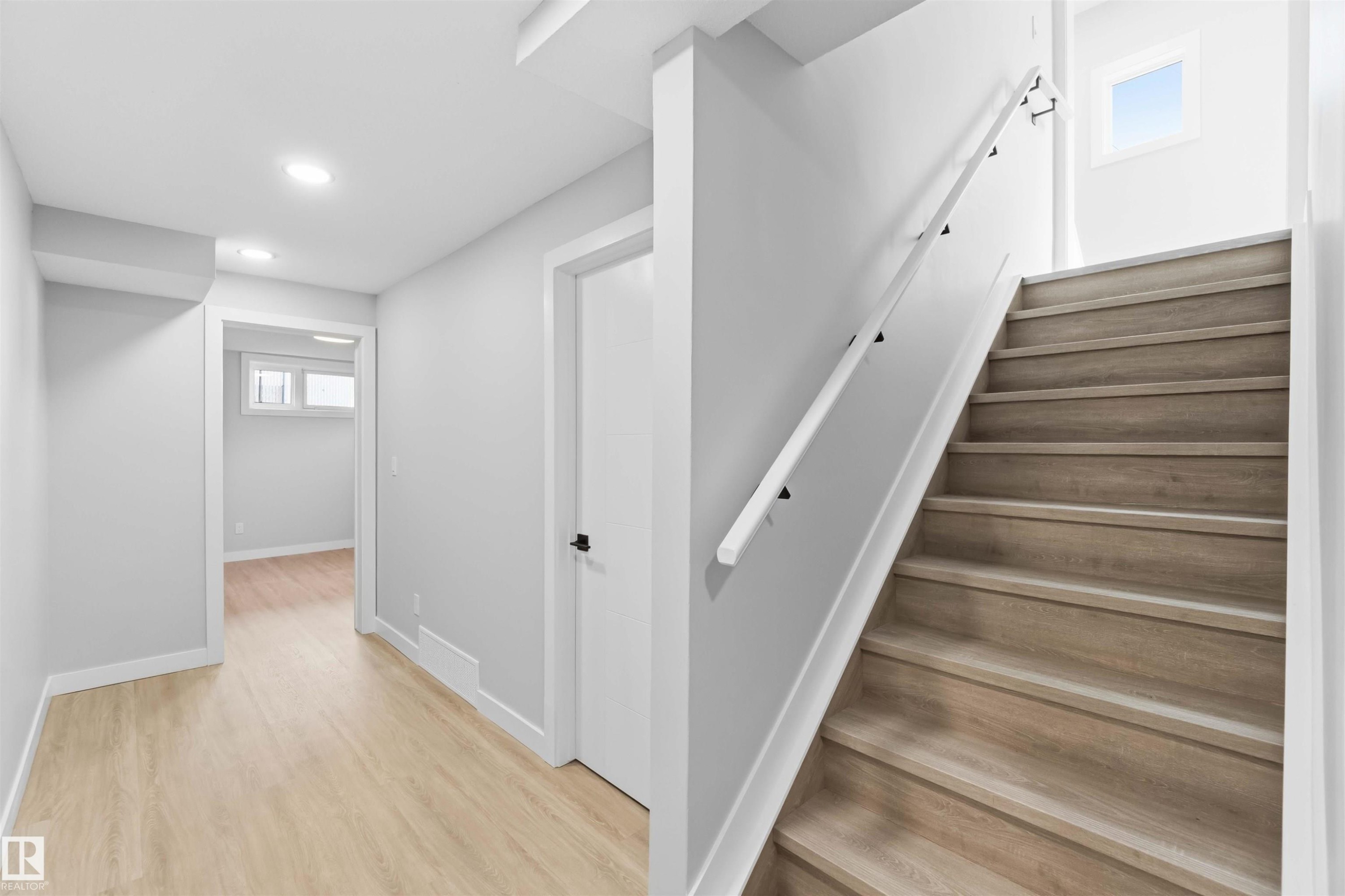 8736 66 Avenue Nw, Edmonton, AB - Indoor Photo Showing Other Room