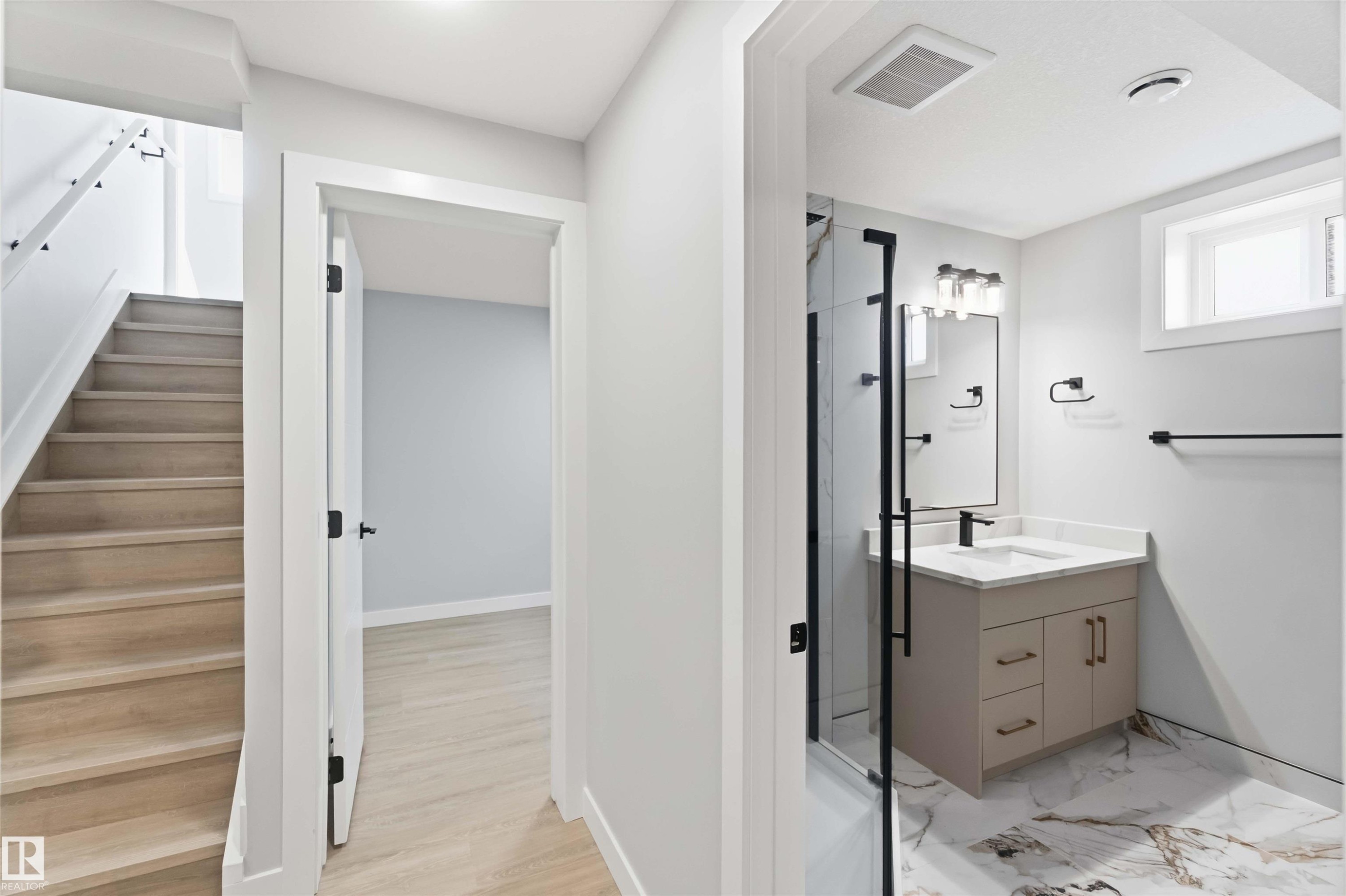 8736 66 Avenue Nw, Edmonton, AB - Indoor Photo Showing Other Room