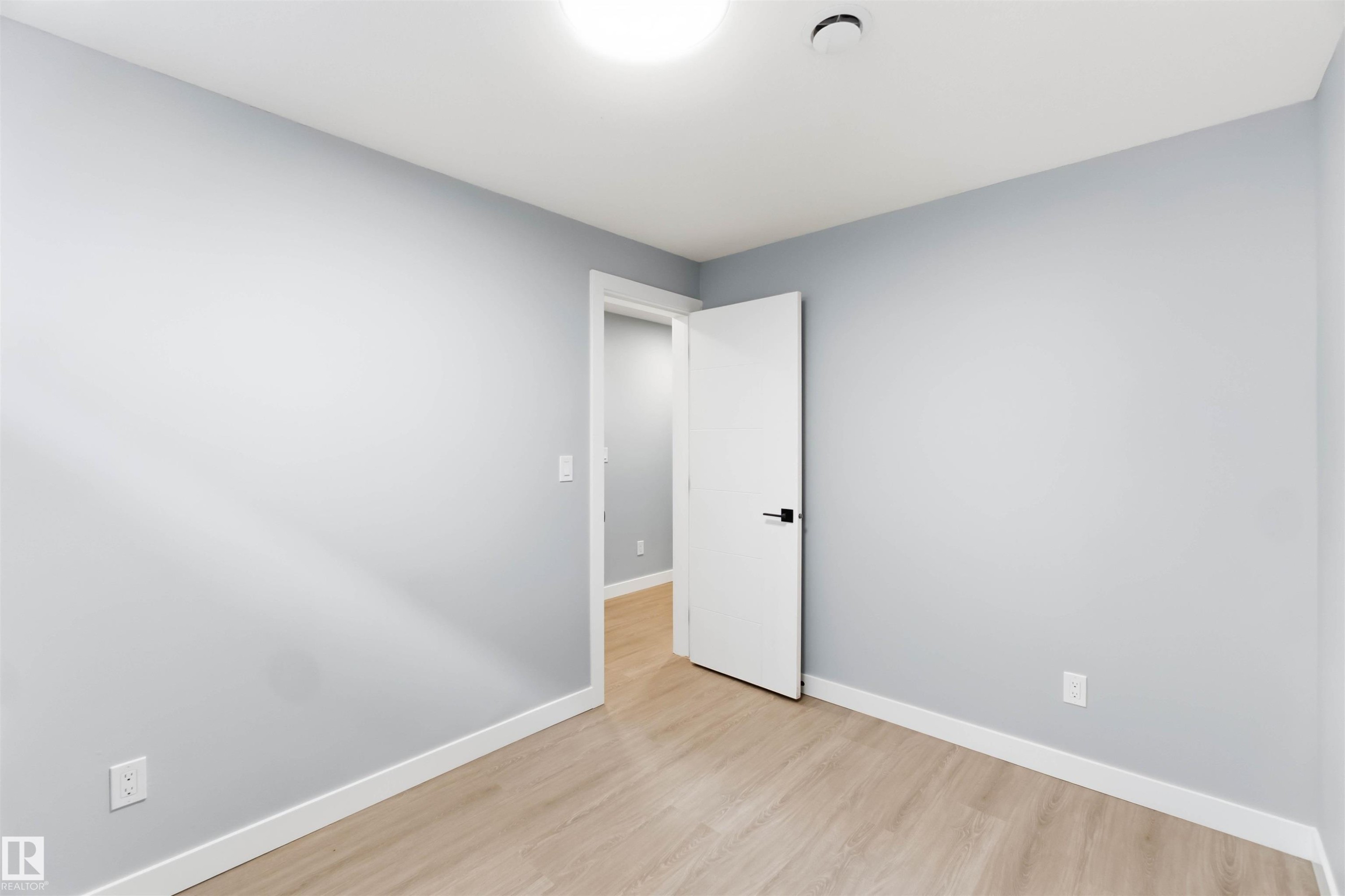 8736 66 Avenue Nw, Edmonton, AB - Indoor Photo Showing Other Room