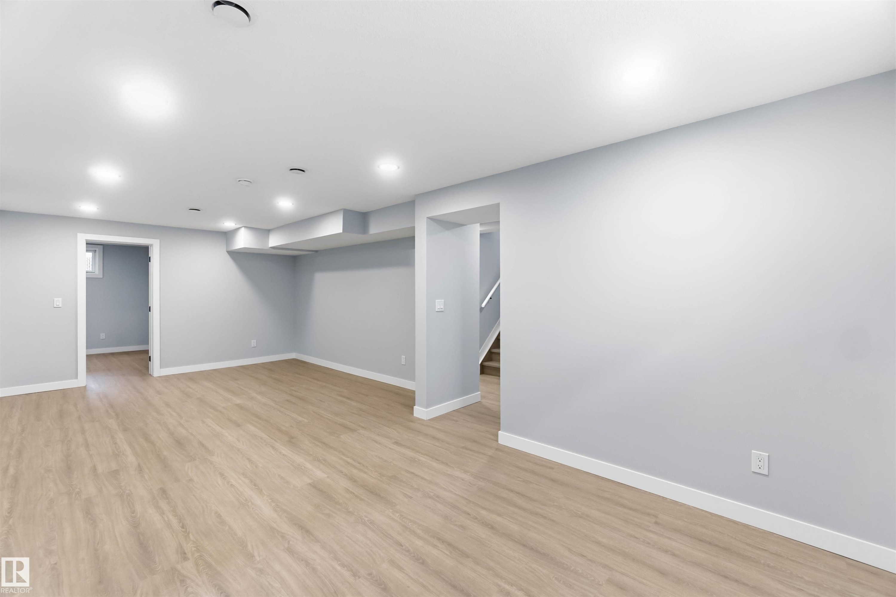 8736 66 Avenue Nw, Edmonton, AB - Indoor