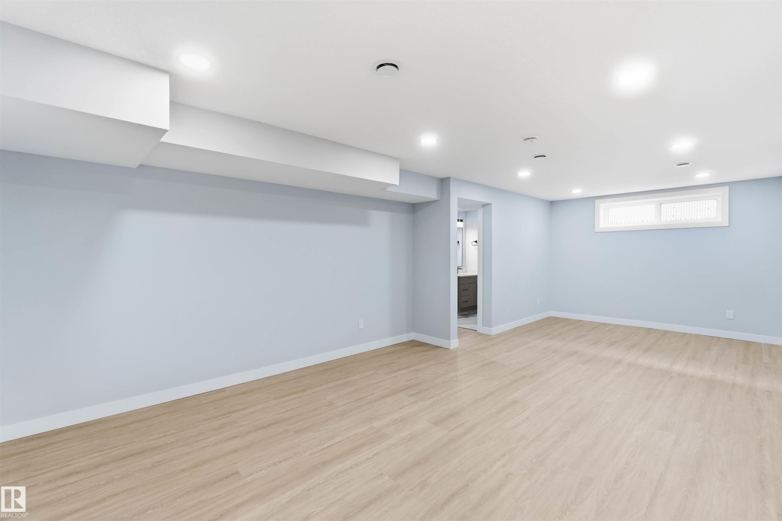 8736 66 Avenue Nw, Edmonton, AB - Indoor