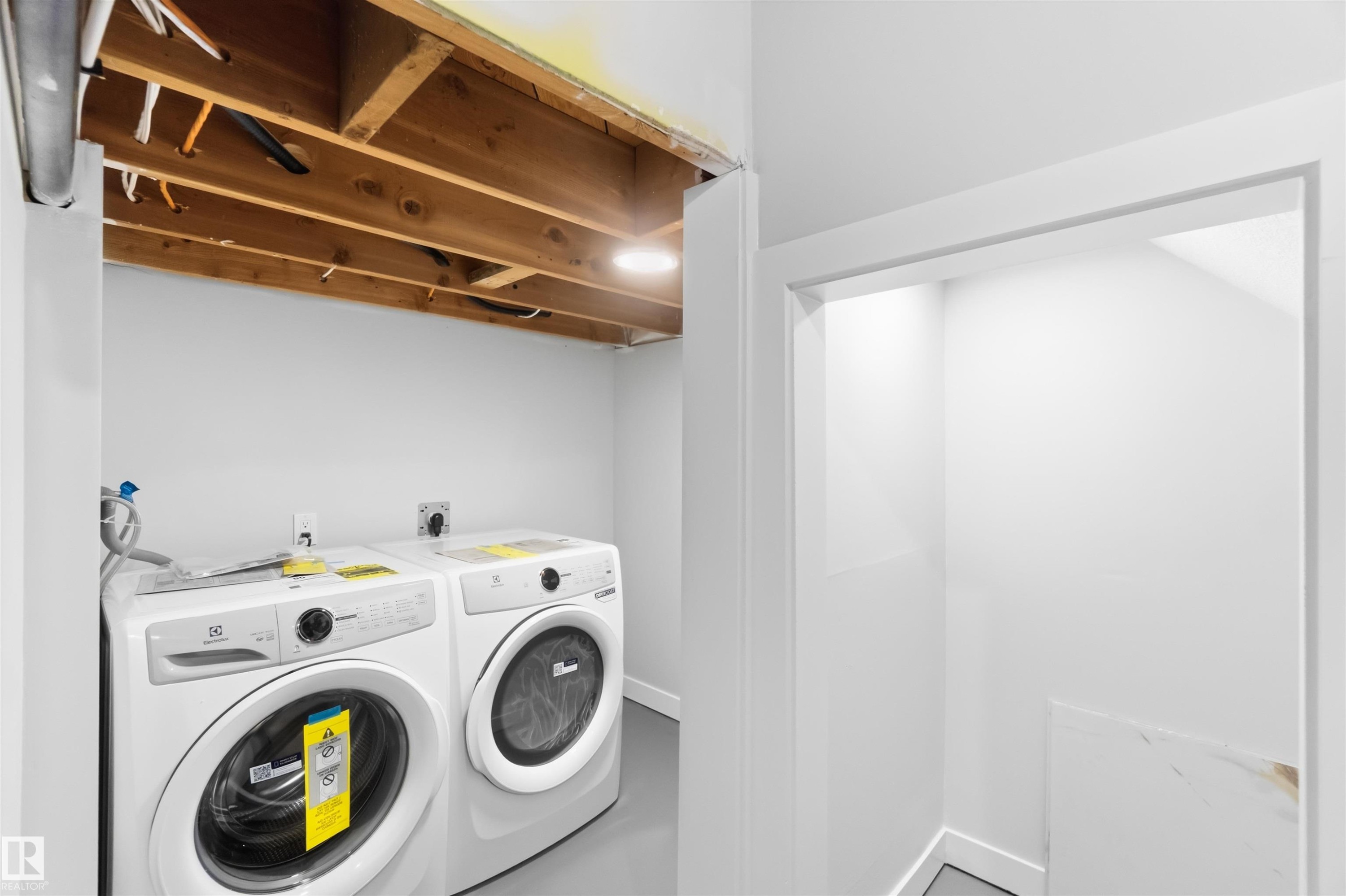 8736 66 Avenue Nw, Edmonton, AB - Indoor Photo Showing Laundry Room