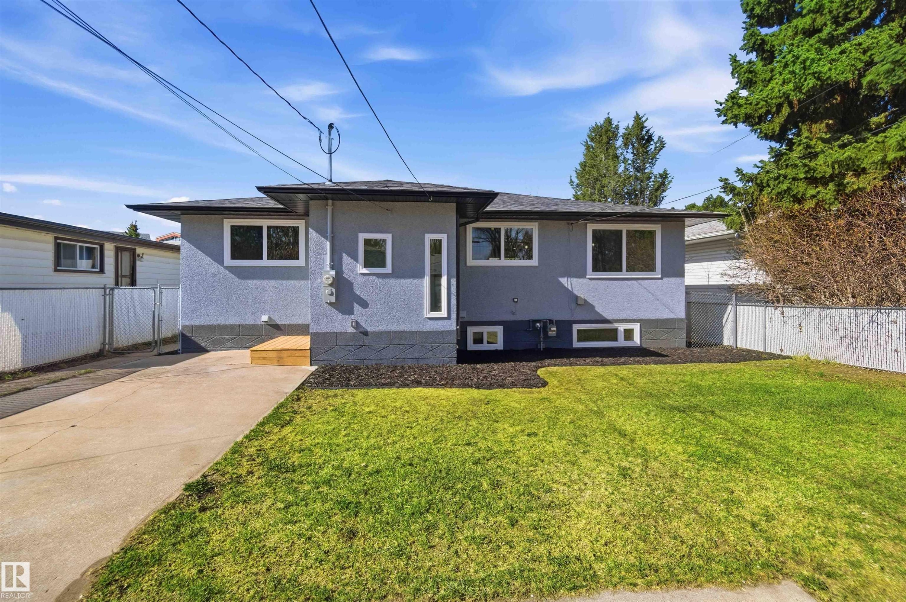 8736 66 Avenue Nw, Edmonton, AB - Outdoor