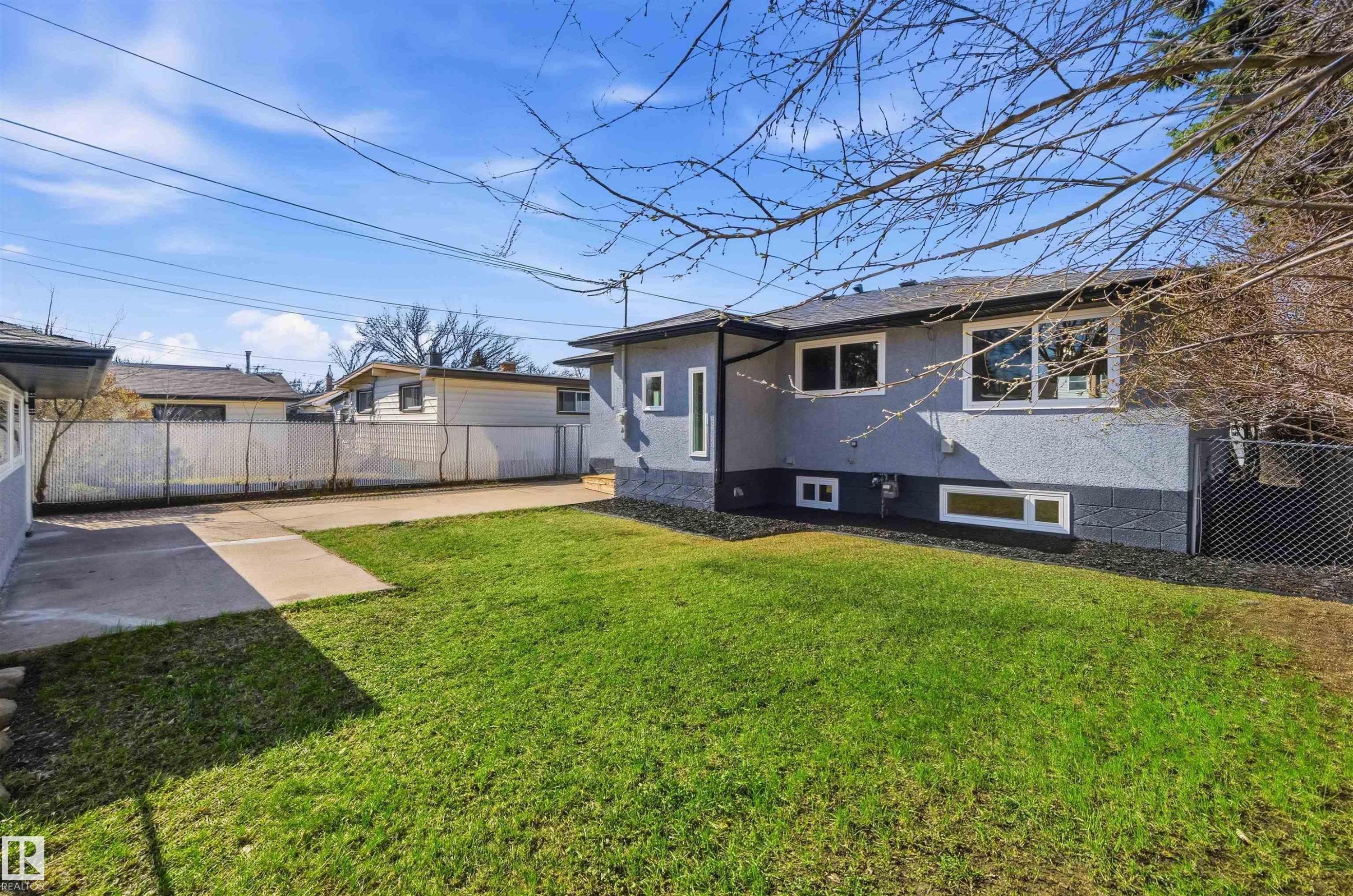 8736 66 Avenue Nw, Edmonton, AB - Outdoor