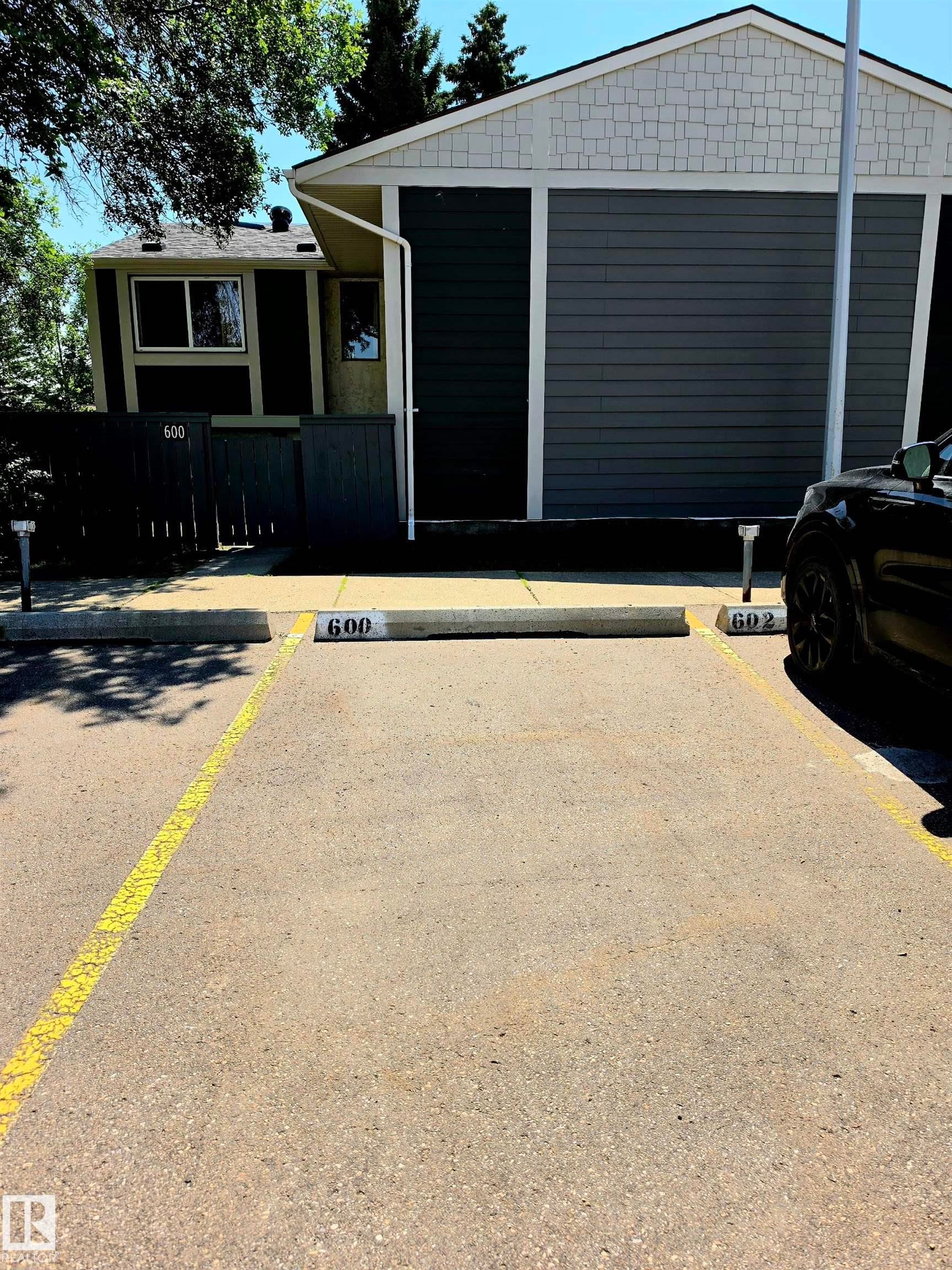 Parking stall right outside of the unit! - 600 Willow Crest Nw, Edmonton, AB