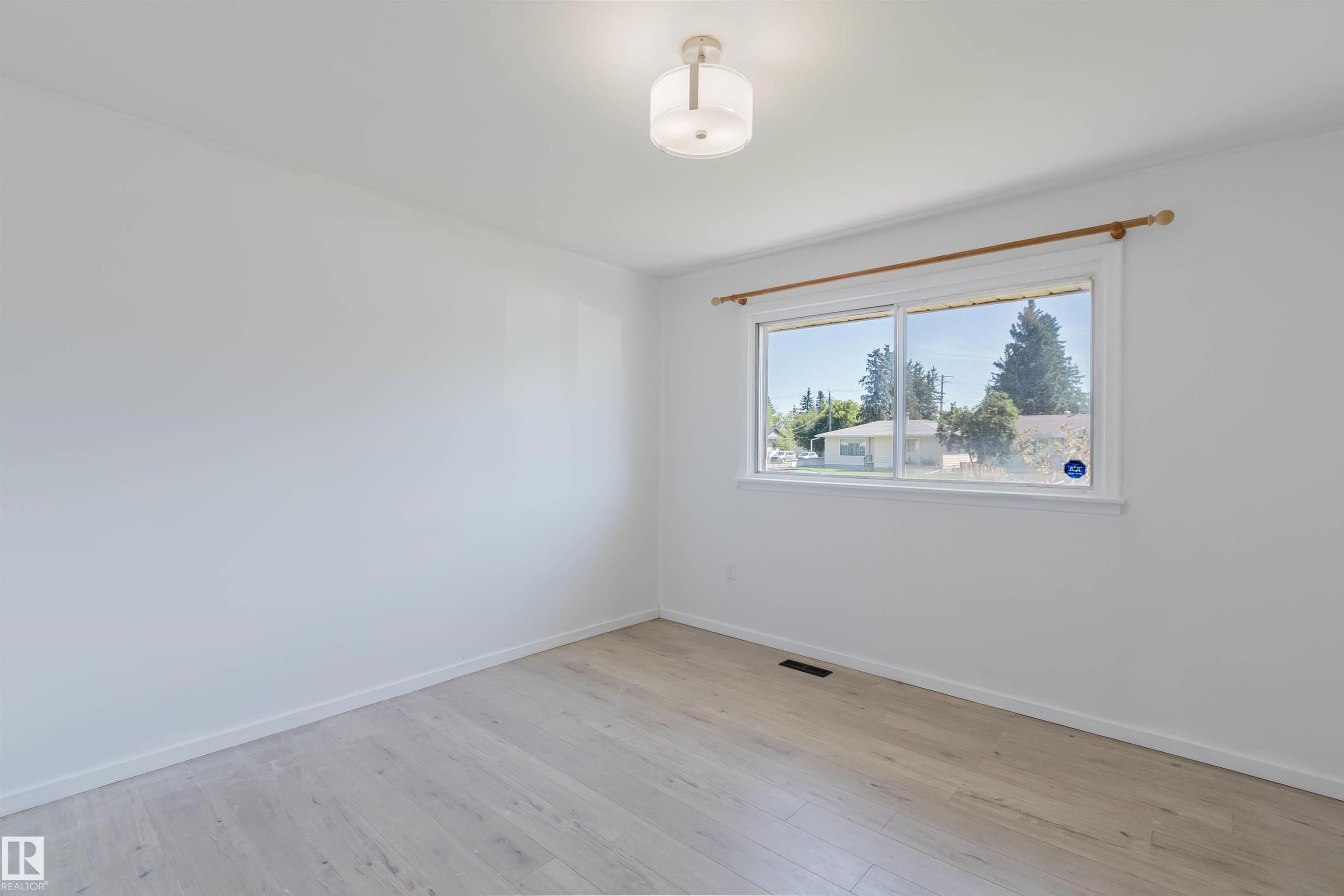 Empty room - 9606 163 Street Nw, Edmonton, AB