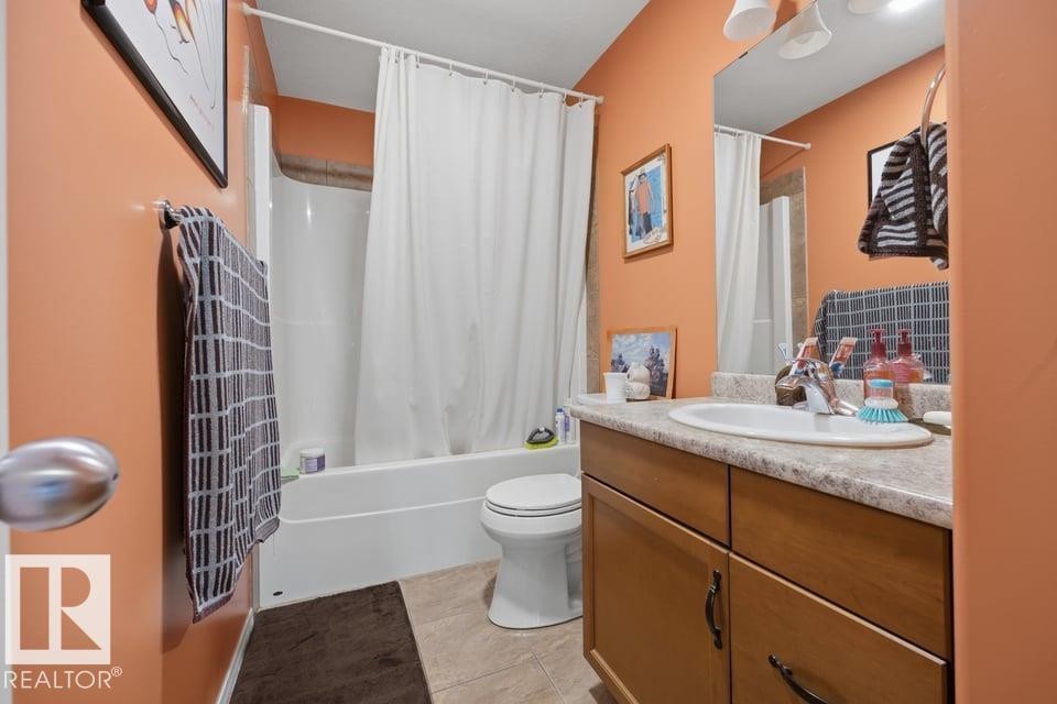 9530 122 Avenue Nw, Edmonton, AB - Indoor Photo Showing Bathroom